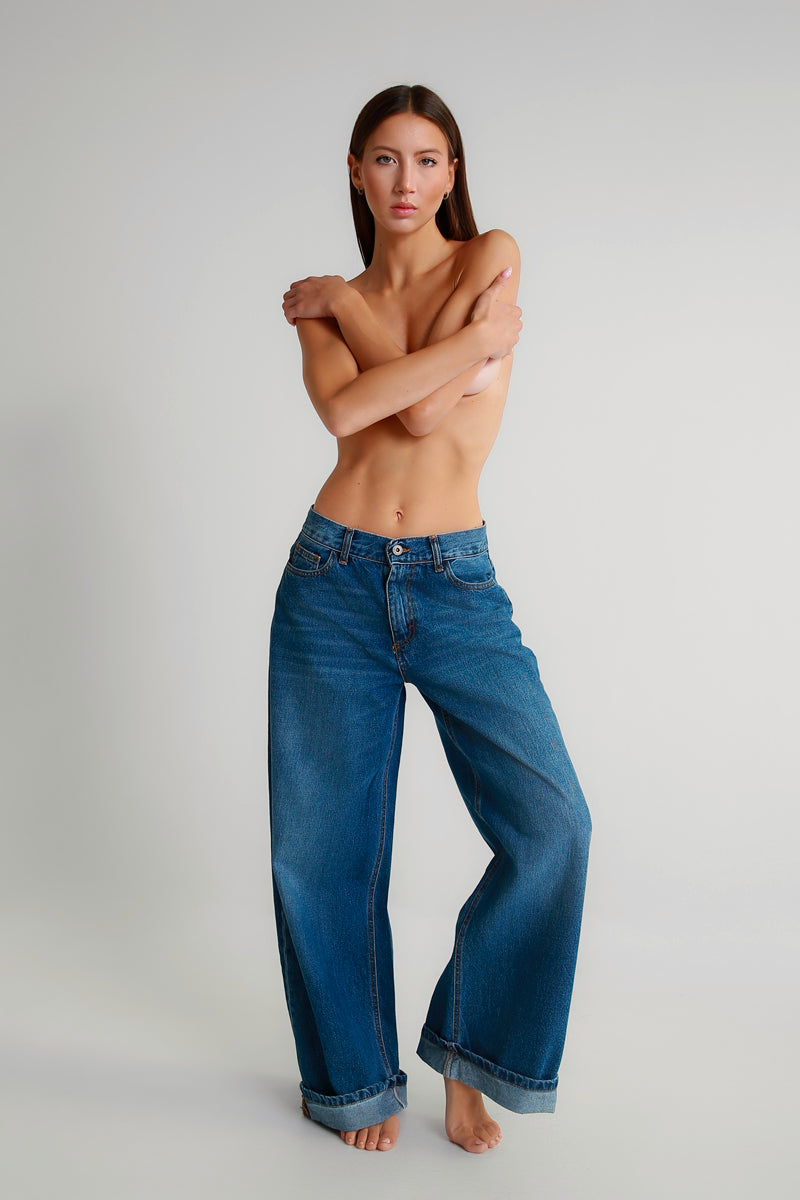 Jeans palazzo blu con risvolto