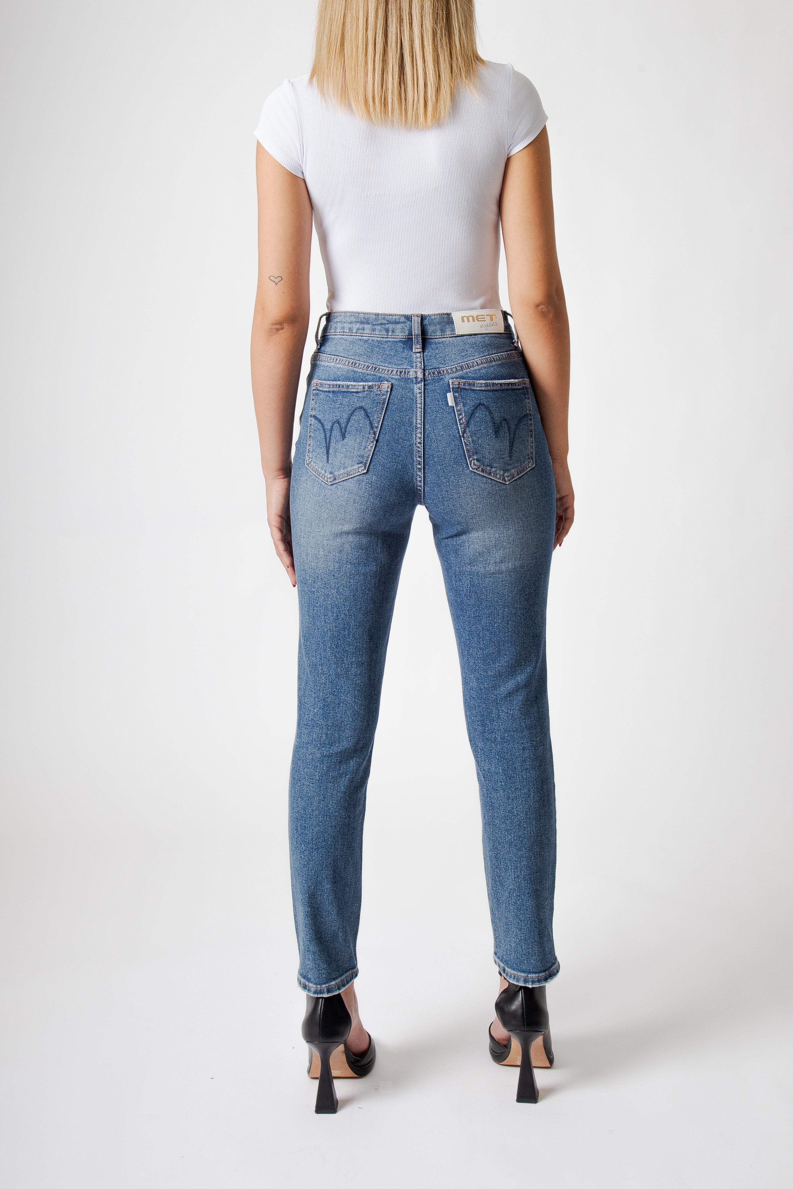 Jeans Donna Straight Fit con Strappi – Denim Blu Lavaggio Medio