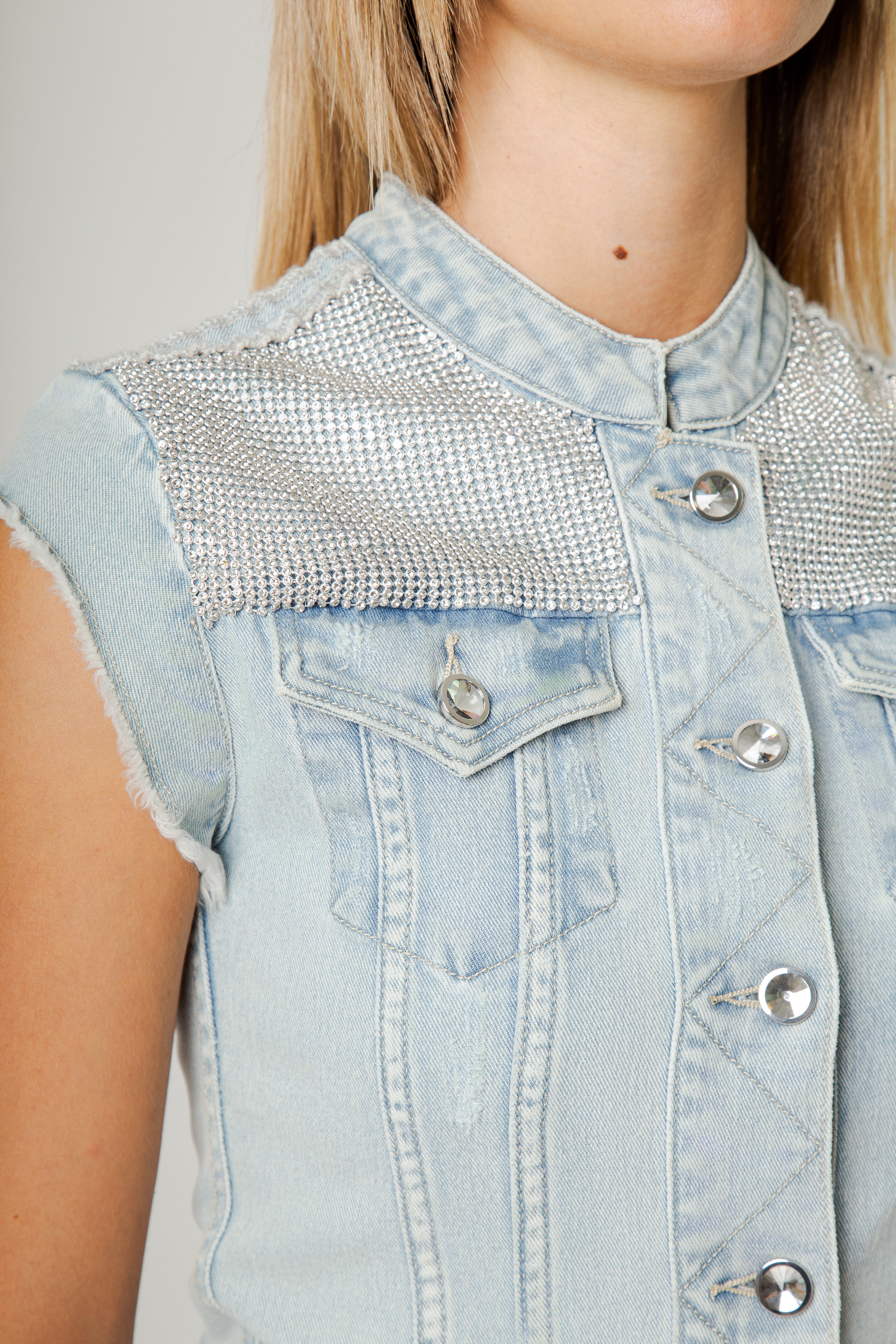 Gilet Donna Denim Light Wash con Dettagli Strass – Fit Aderente, Stile Glam Rock