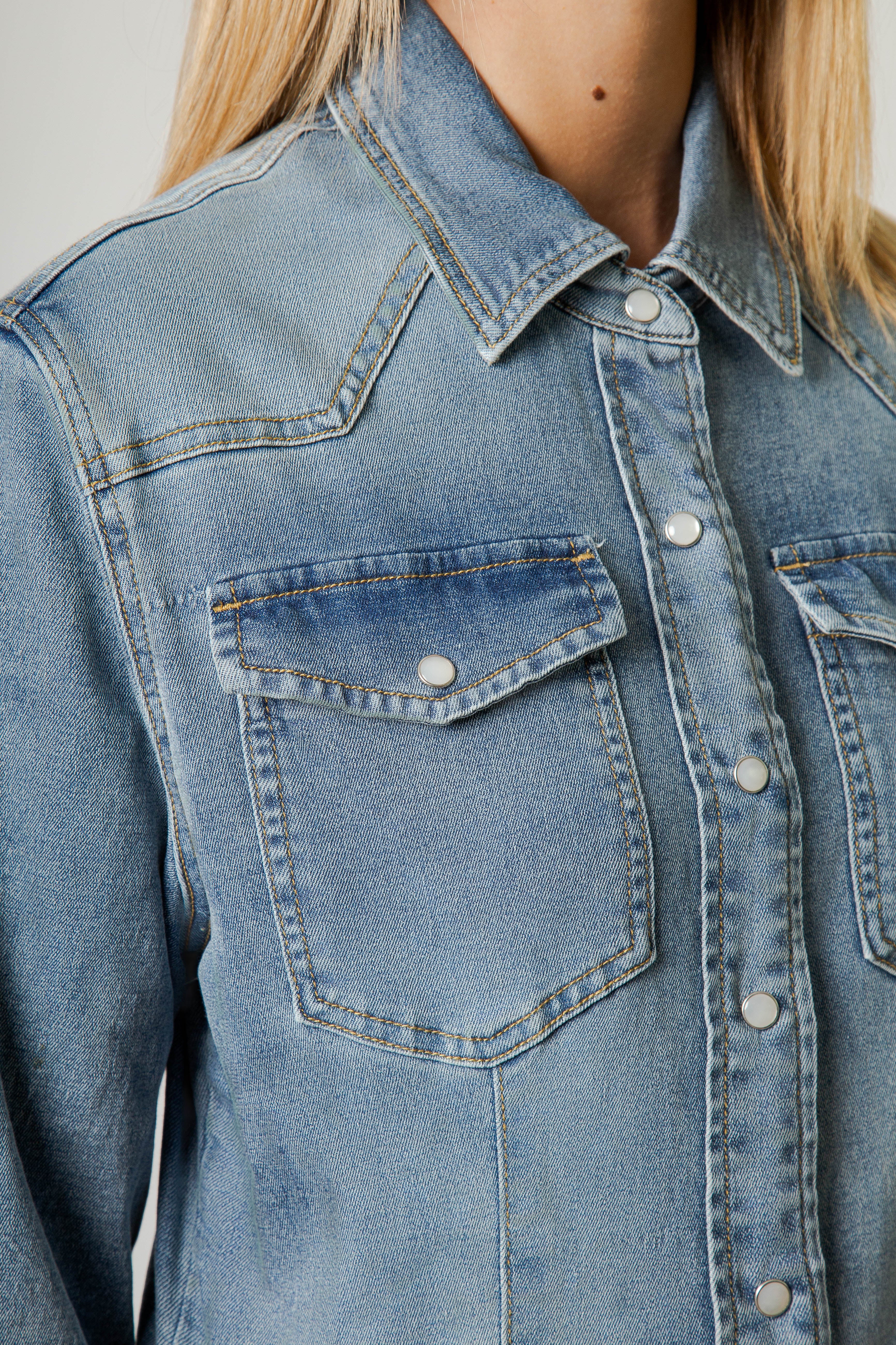 Camicia Giacca Donna in Denim – Lavaggio Medio, Taglio Slim