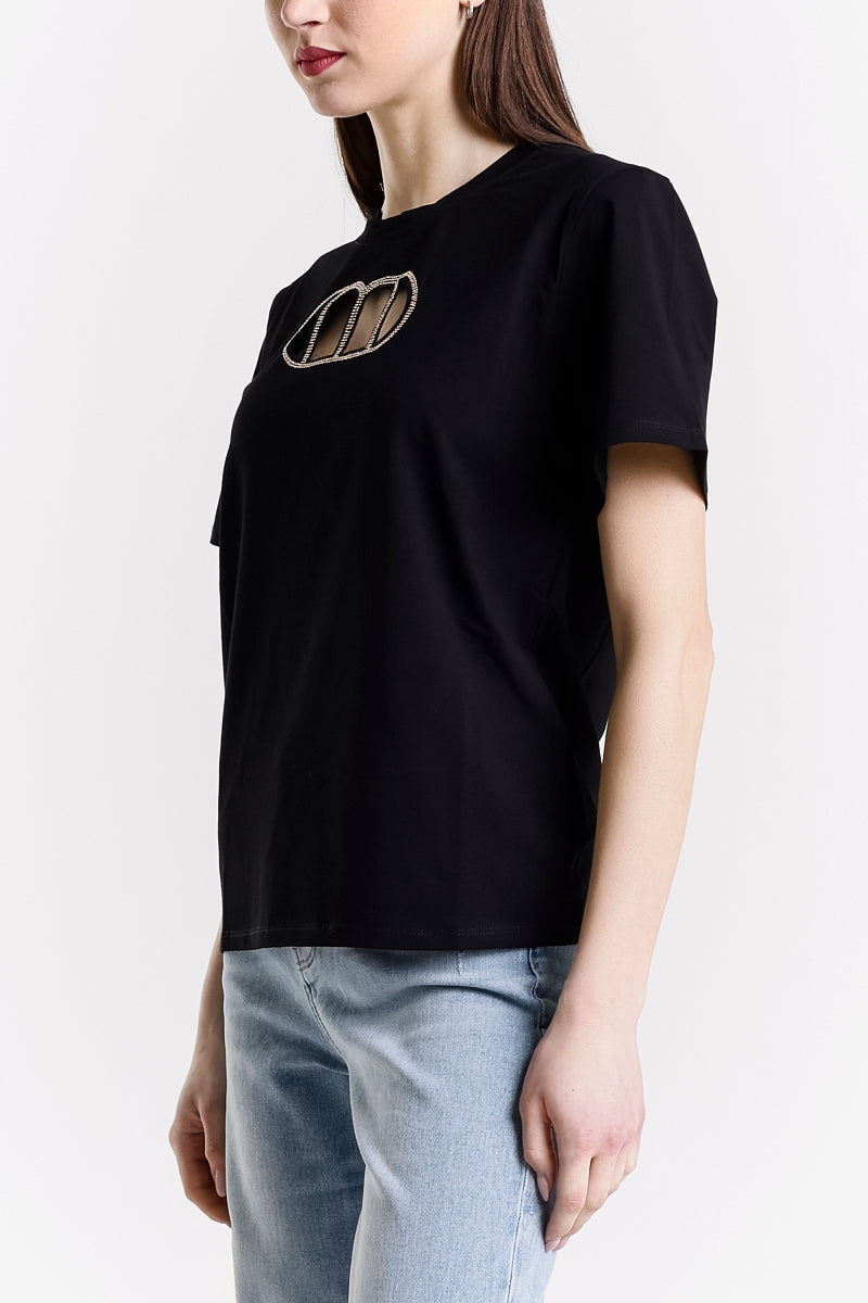 T-SHIRT LOGO CUT-OUT