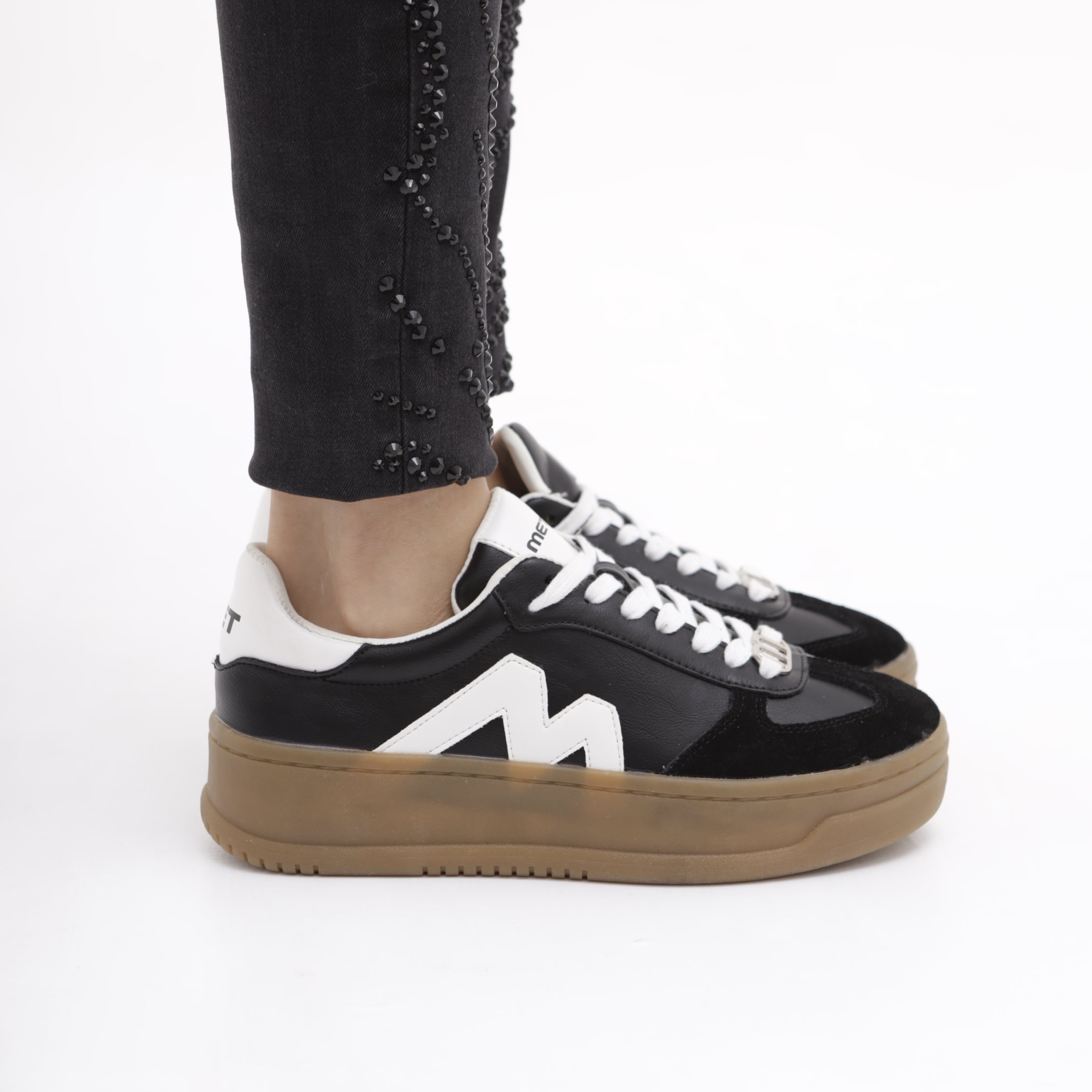 M10 403 SHOES