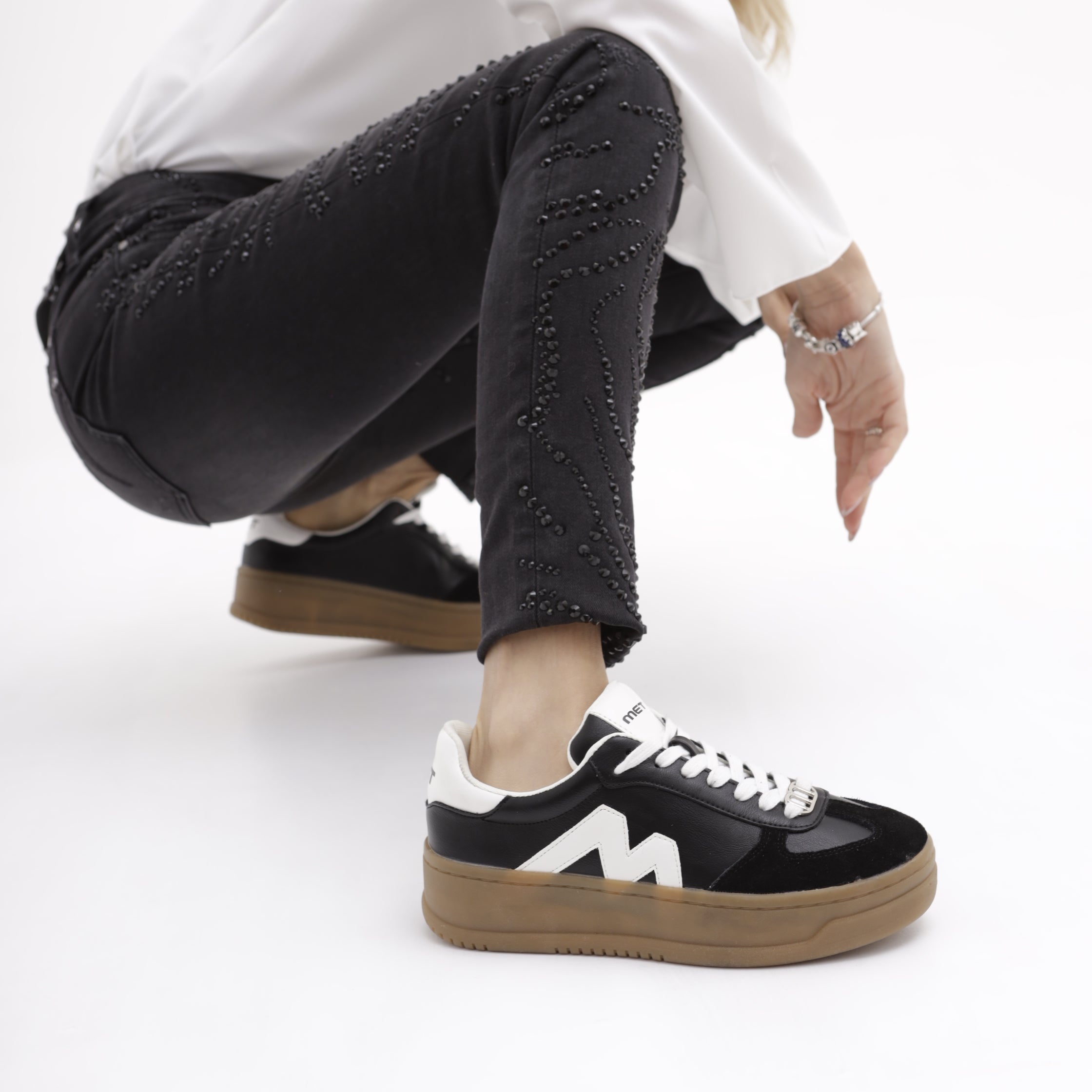 M10 403 SHOES