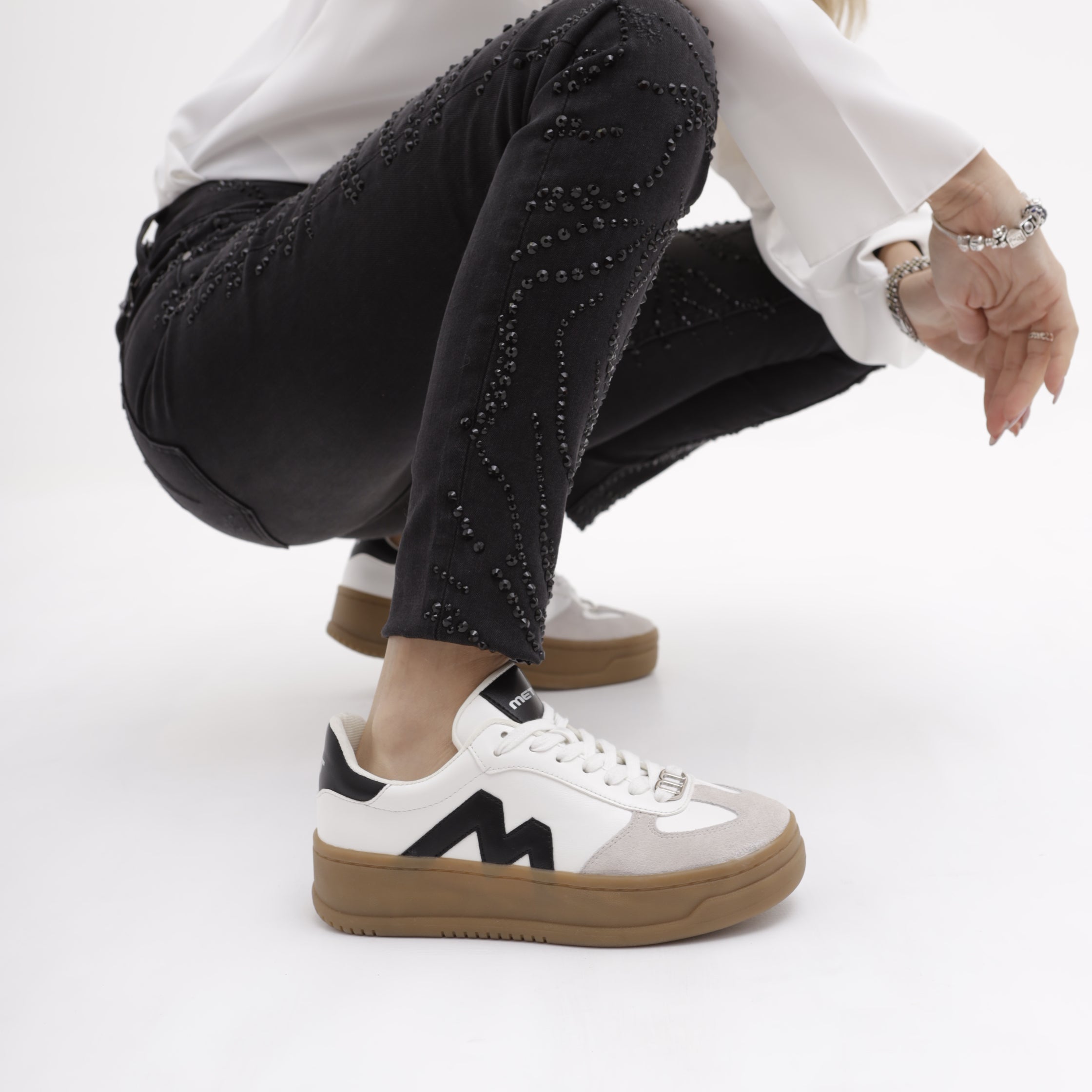 M10 403 SHOES