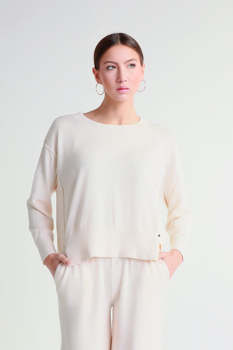 Maglia girocollo con maniche scese