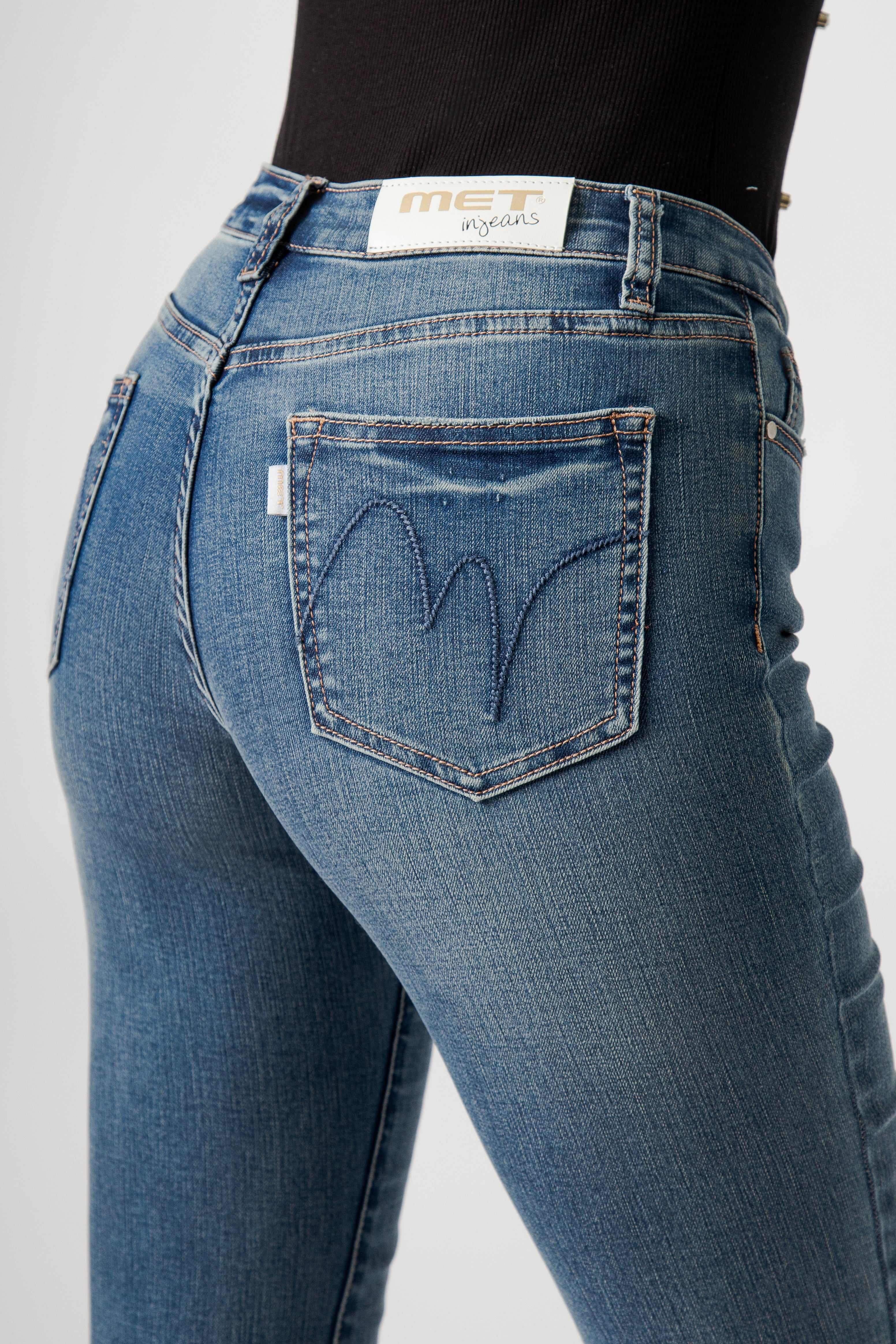 Jeans Donna Flare Fit Denim Medio – Vita Media, Gamba Svasata Effetto Slanciante