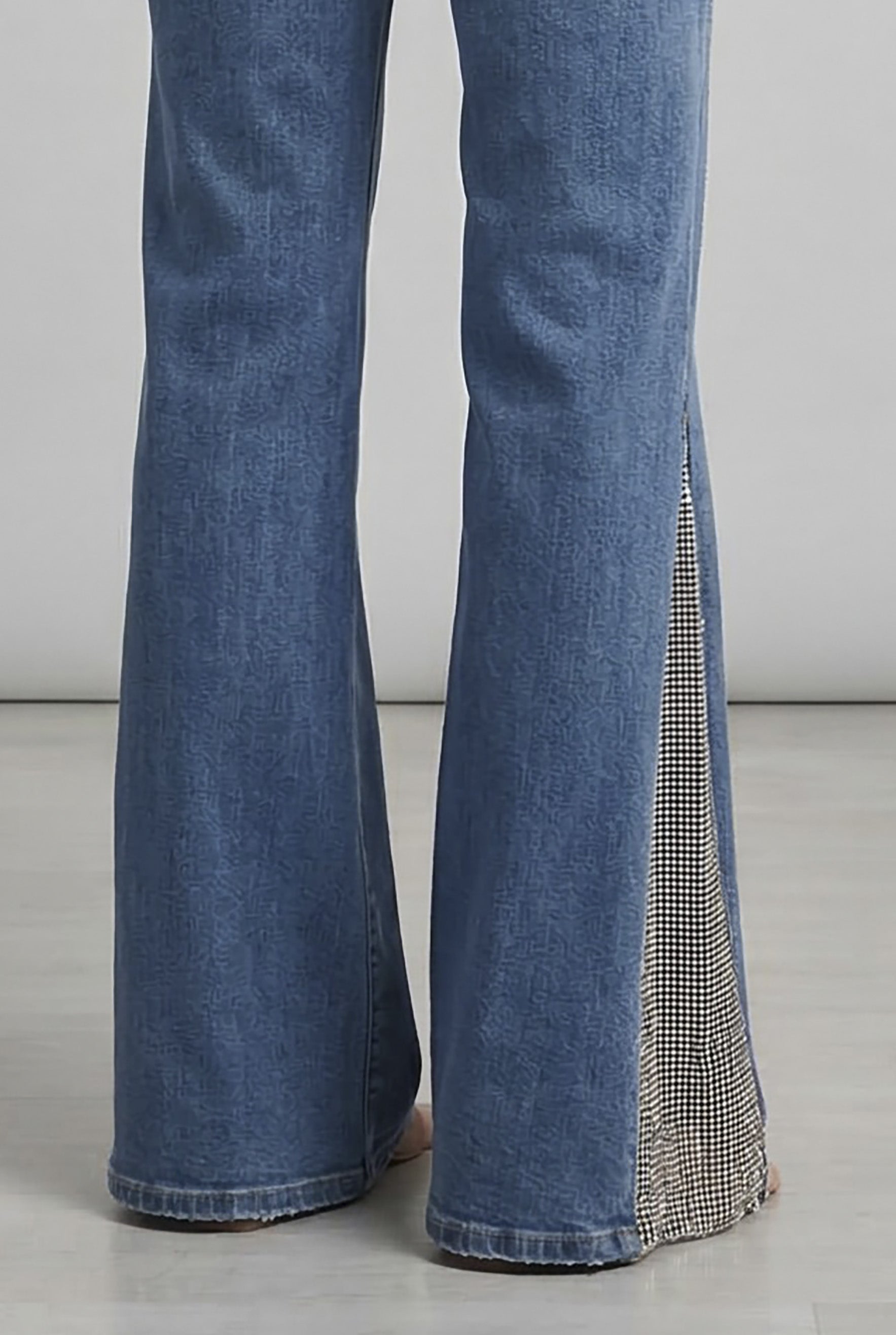 Jeans Donna Flare Fit Denim Chiaro con Inserti Luminosi – Vita Media, Gamba Svasata