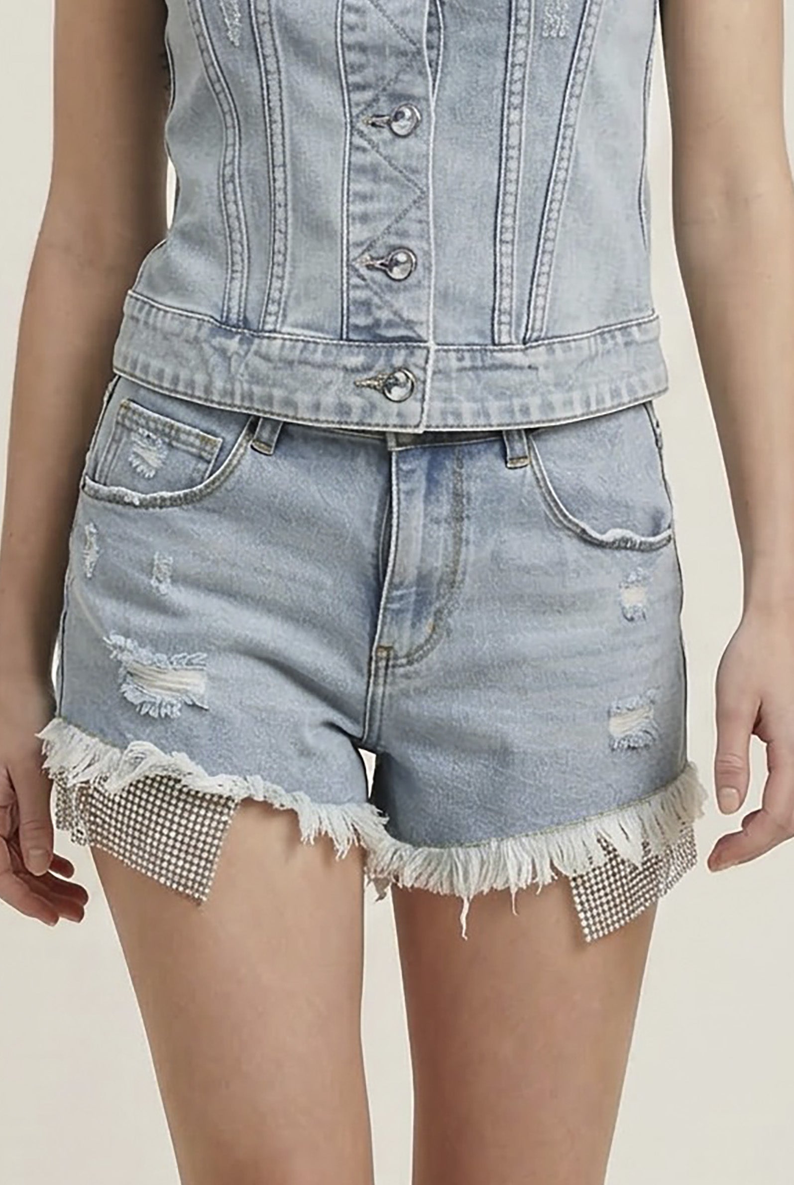 Shorts Donna Denim Chiaro con Strappi e Orlo Sfilacciato – Vita Media, Stile Casual Glam