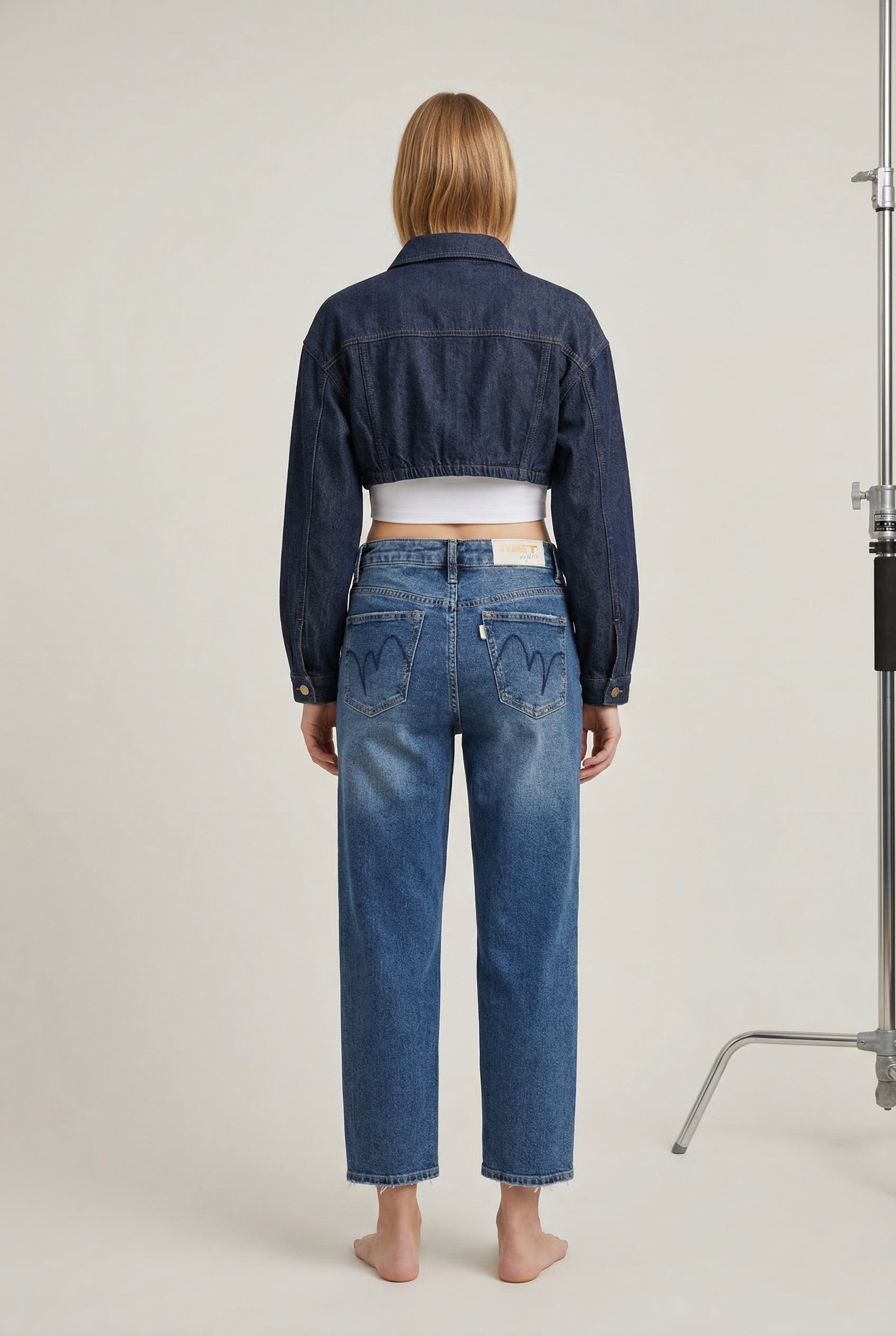 Jeans Donna Straight Fit con Strappi – Denim Blu Lavaggio Medio