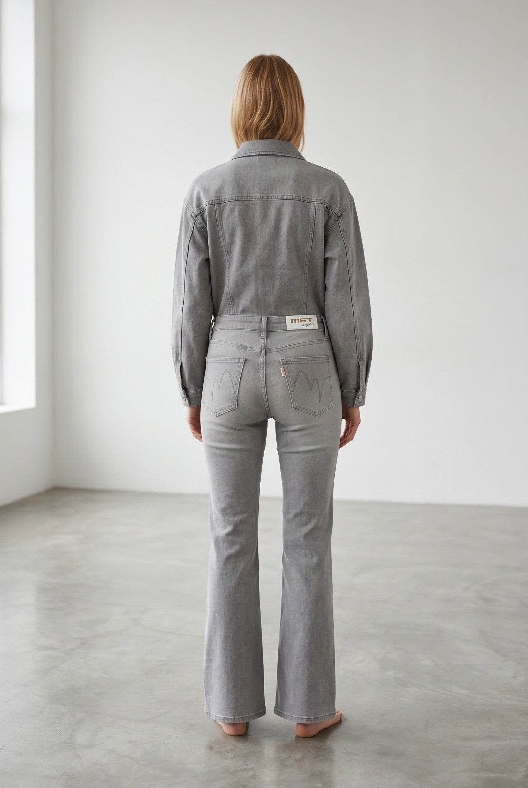 Jeans Donna Flare Fit Grigio – Denim Elasticizzato a Vita Media, Gamba Leggermente Svasata
