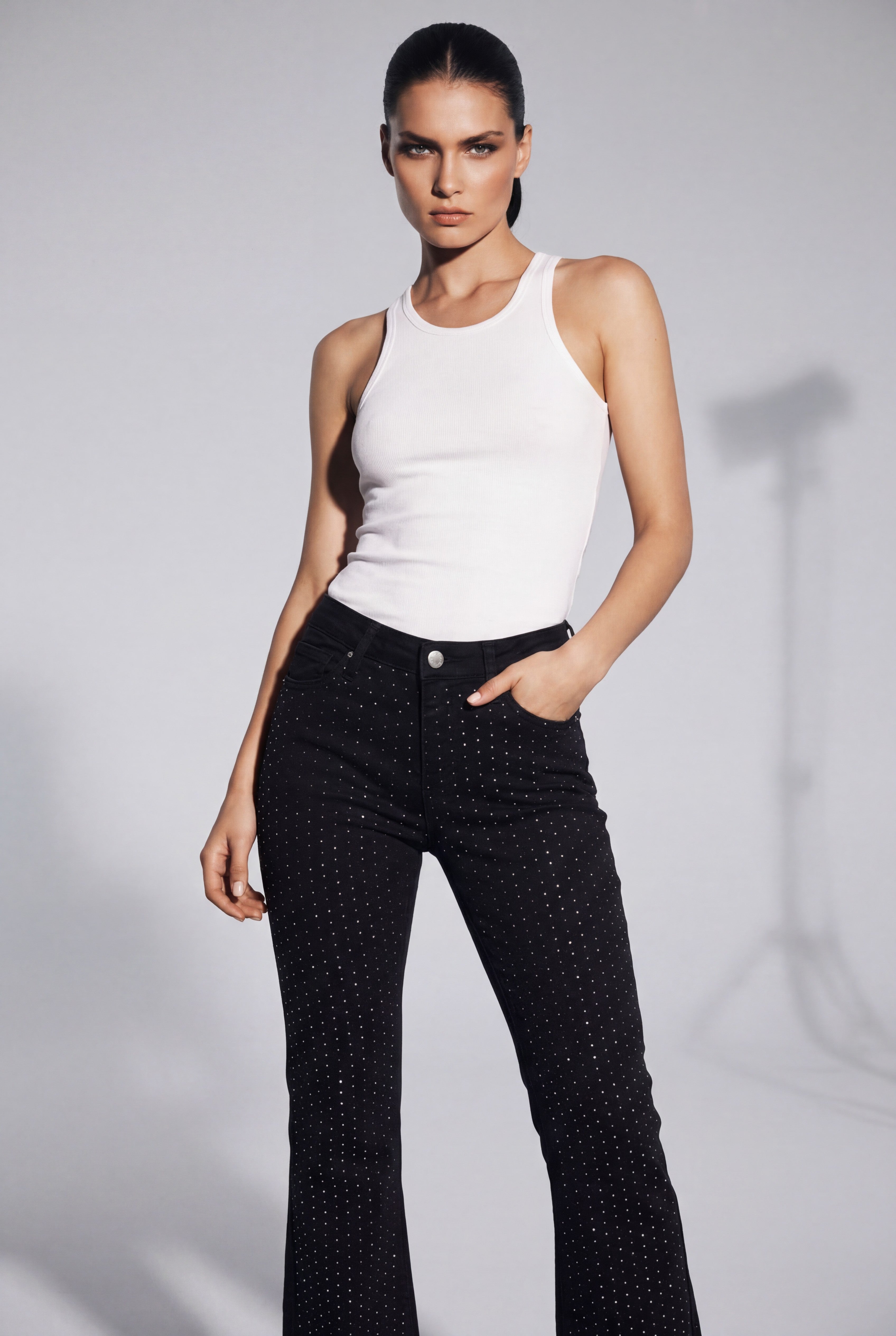 Jeans Donna Flare Fit Nero con Micro Strass – Vita Media, Effetto Glam Slanciante