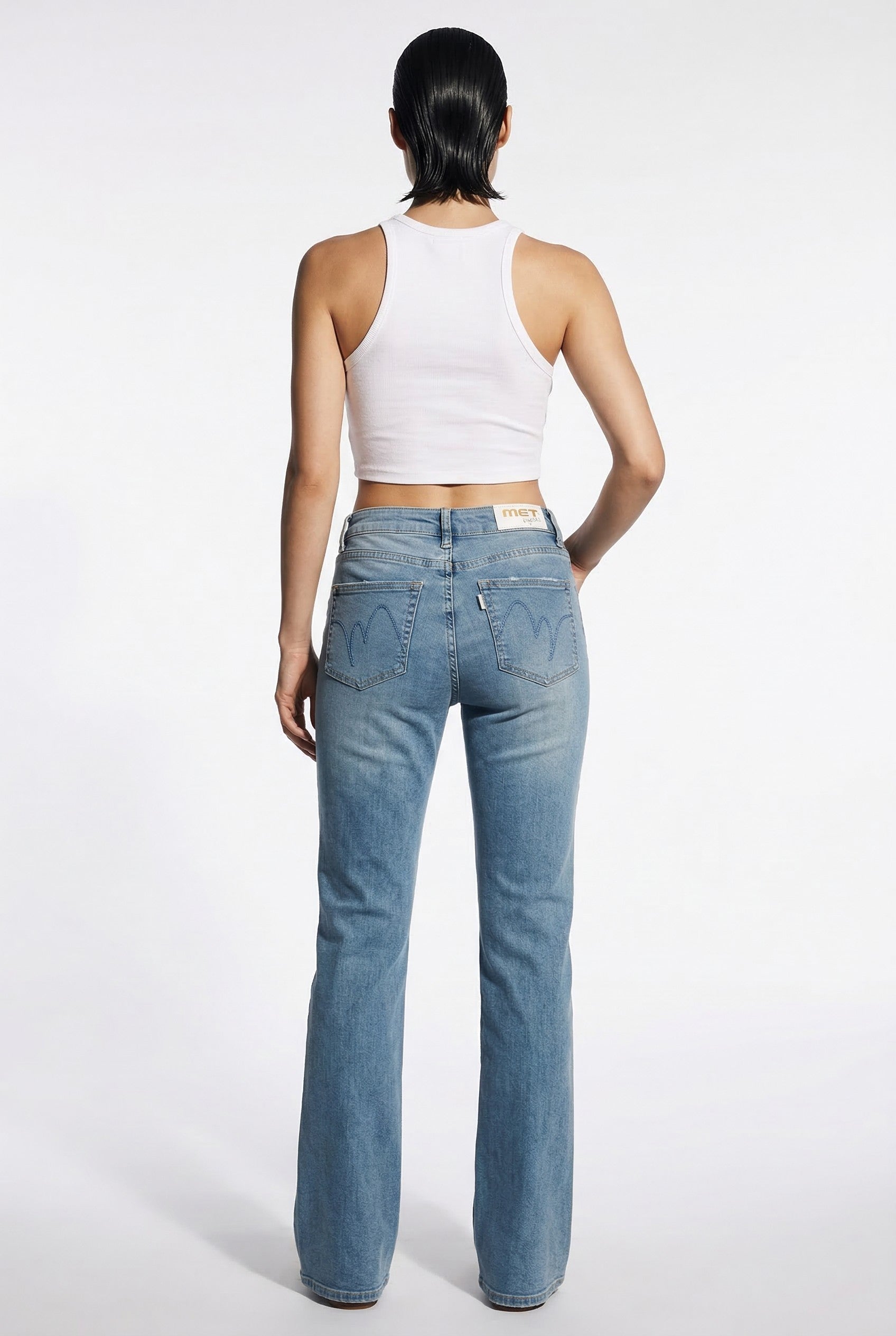 Jeans Donna Flare Fit Denim Chiaro – Vita Media, Gamba Svasata, Stile Essential