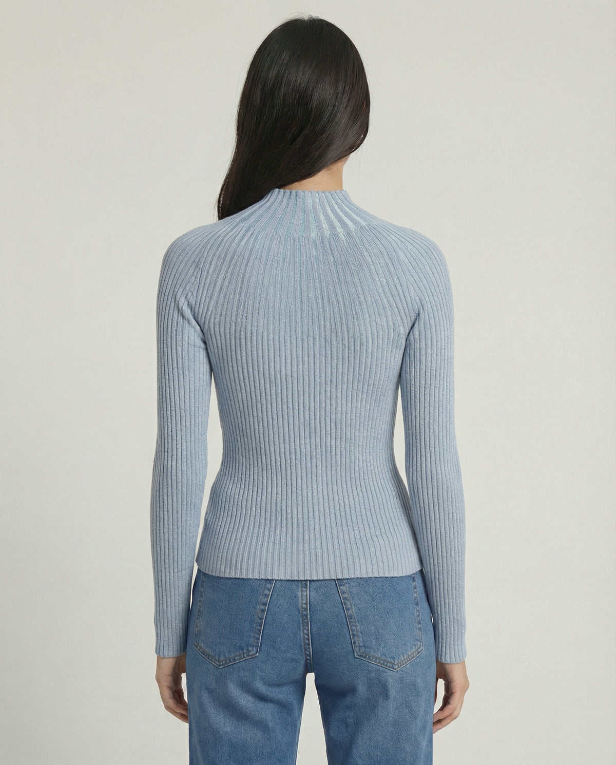 Maglia a costine con collo lupetto