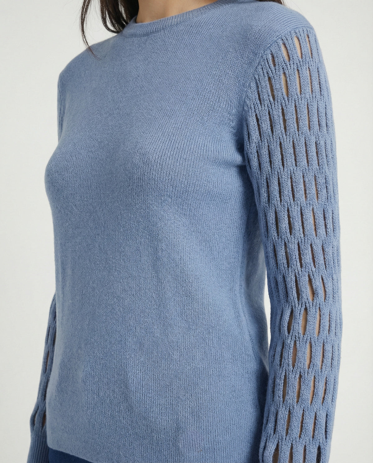 Maglia in viscosa con maniche traforate