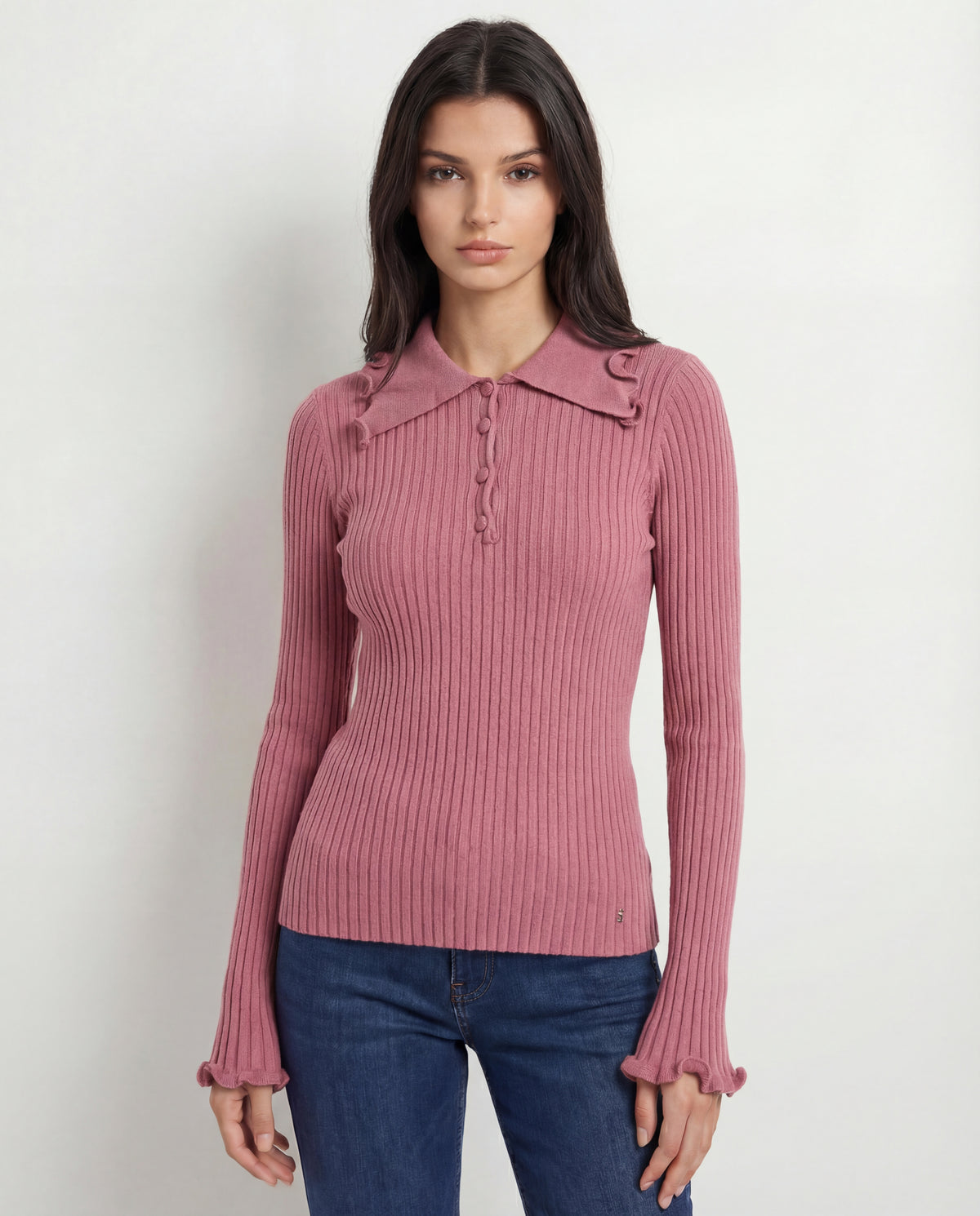 Maglia a costine con colletto volant