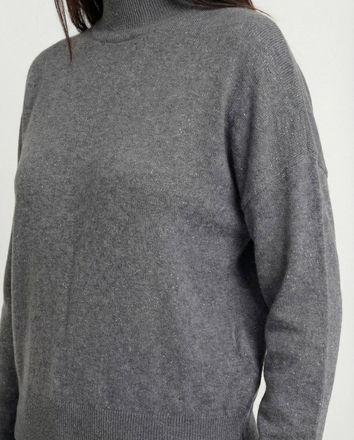 Maglia con collo alto in filato lurex