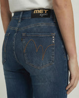 Jeans skinny con spacchi frontali