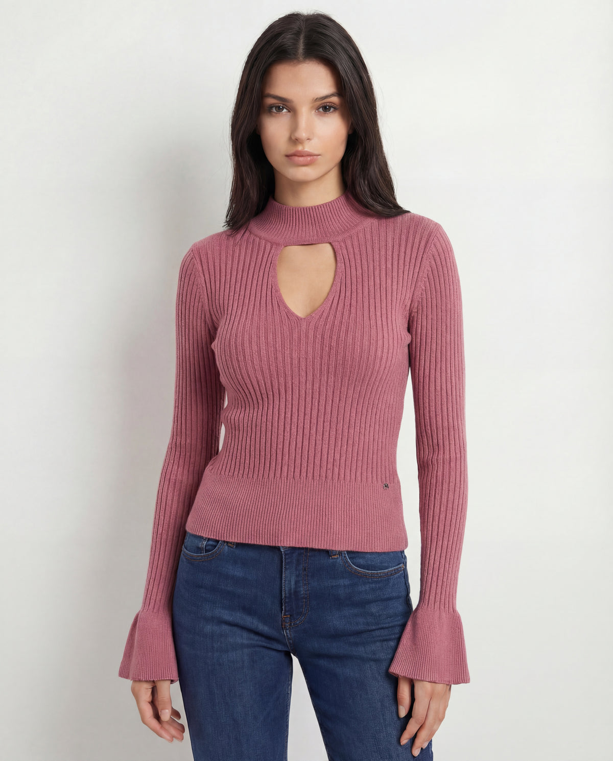 Maglia a coste con cut-out sul décolleté