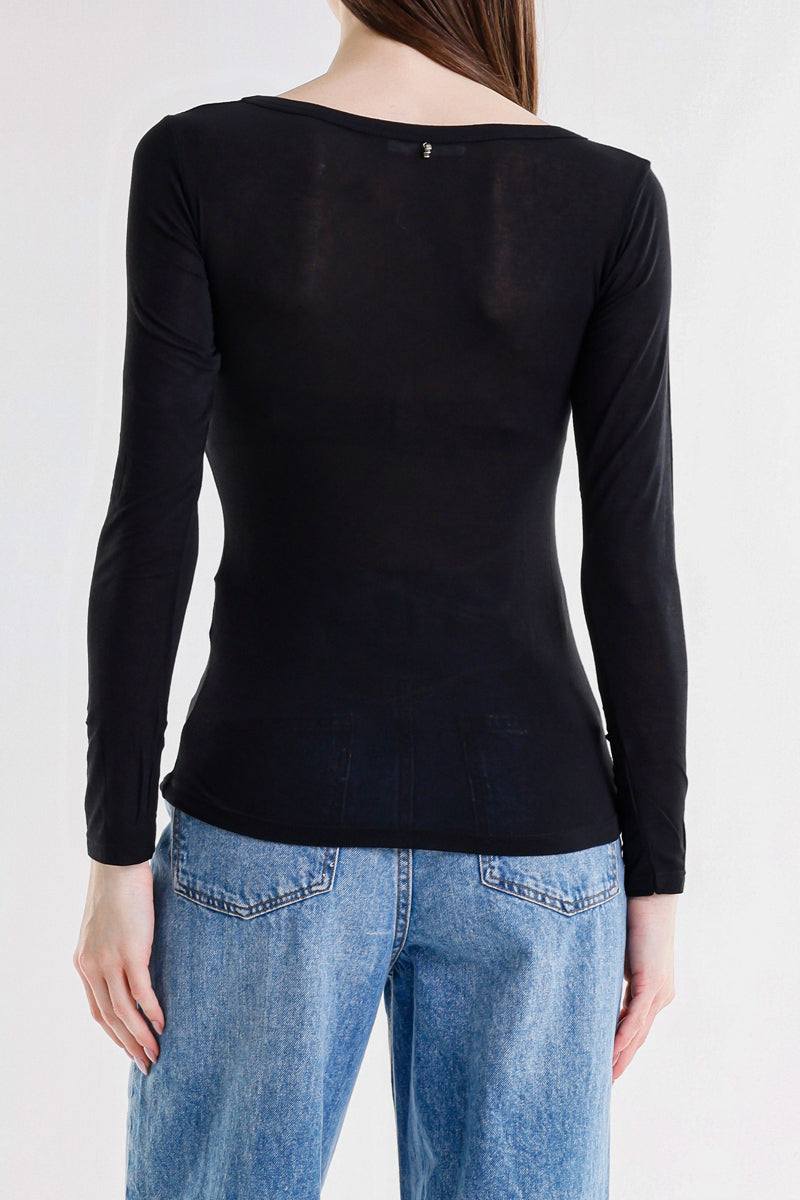 T-SHIRT SCOLLO A V LOGO STRASS