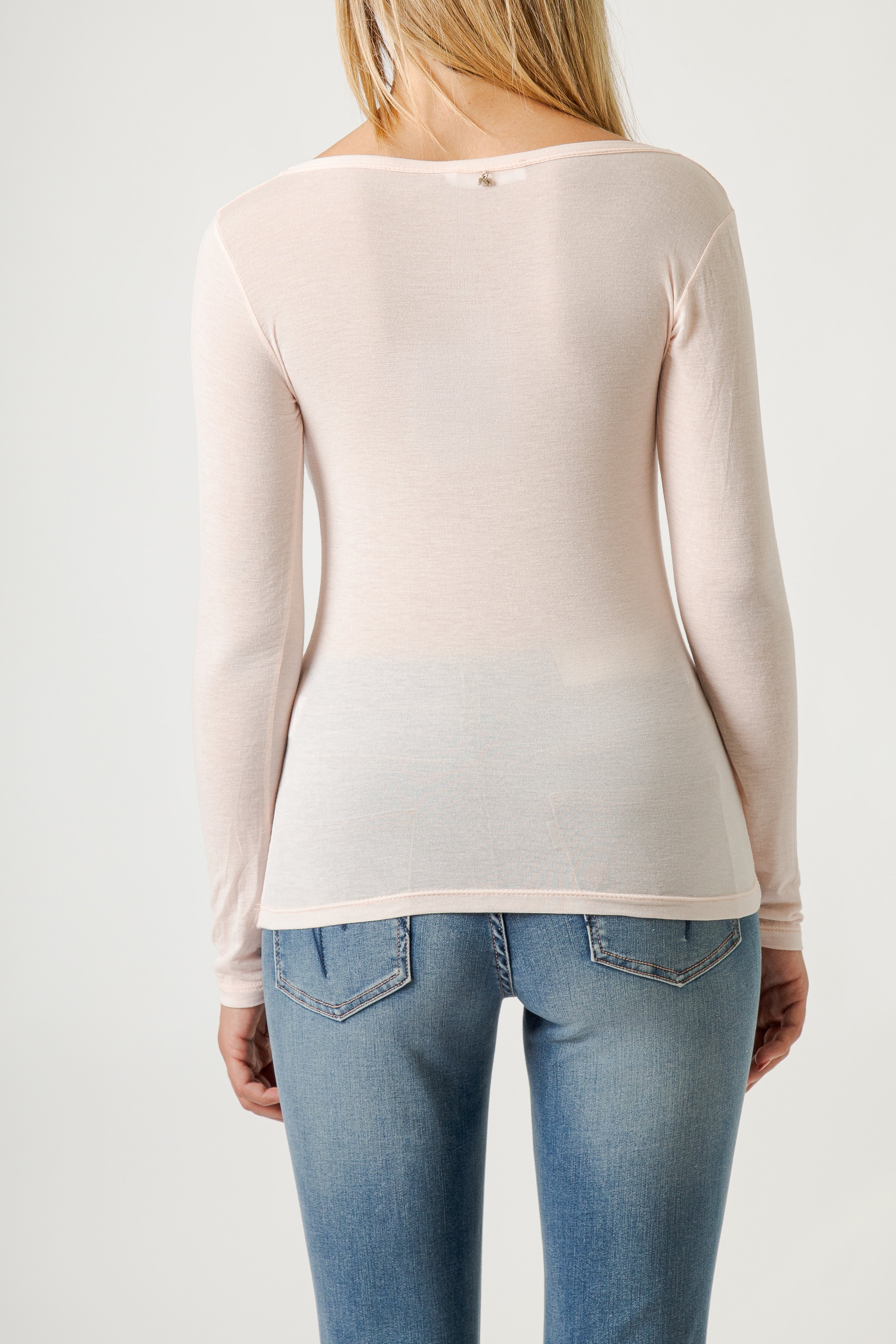 T-SHIRT SCOLLO A V