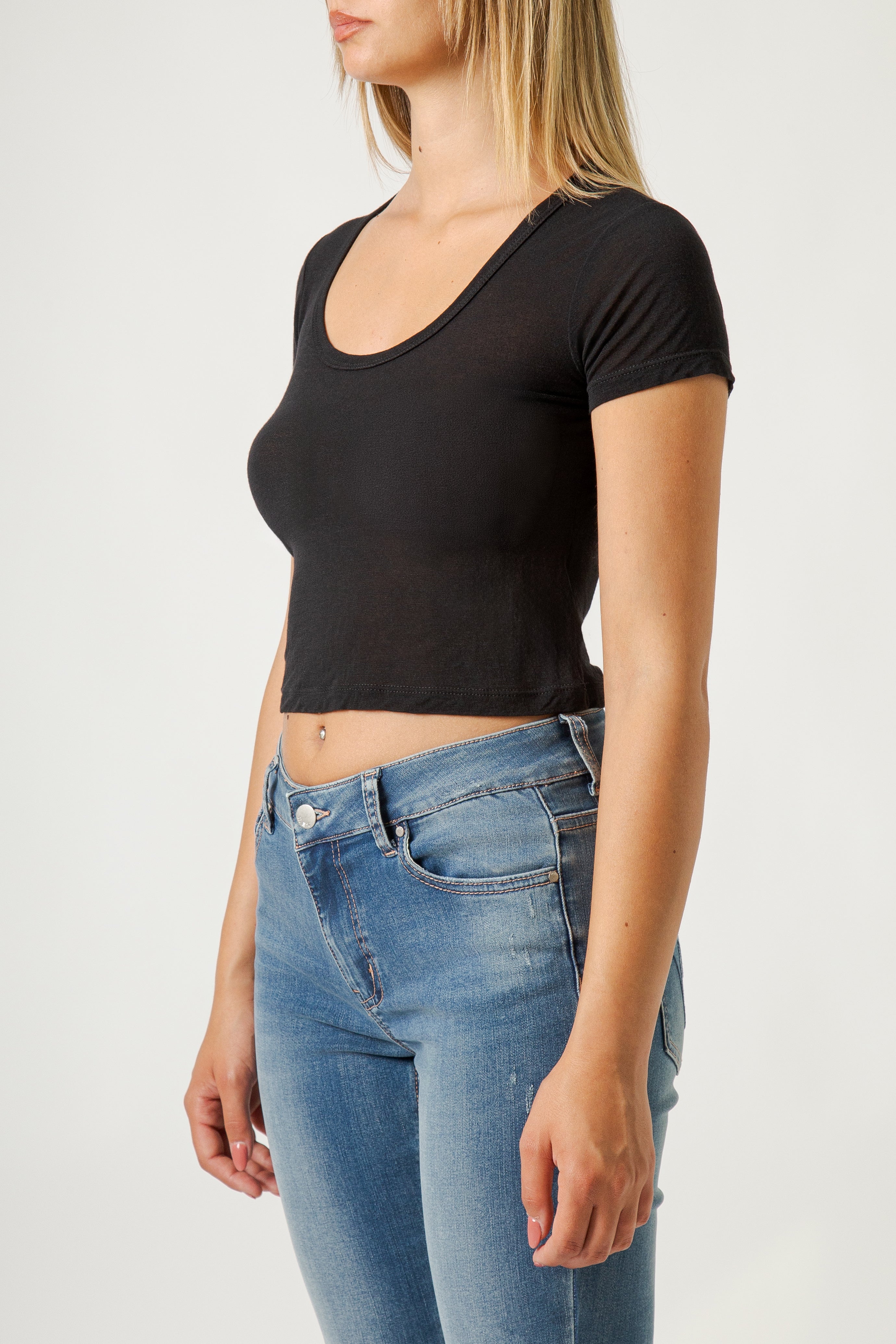 T-SHIRT SCOLLO MADONNA