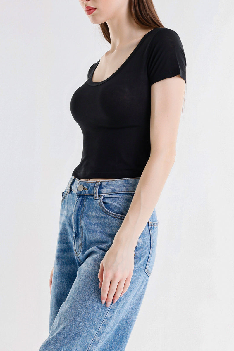 T-SHIRT SCOLLO MADONNA