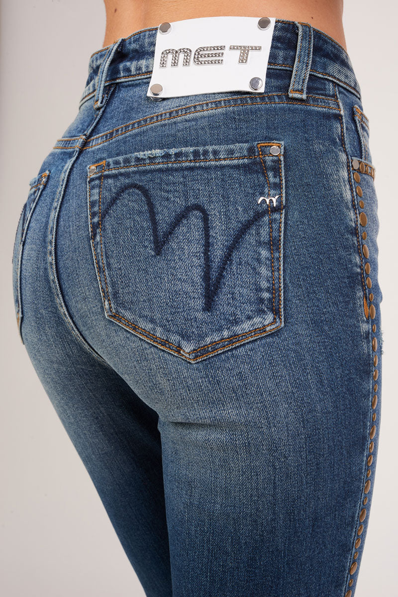 M7 CARA CROP D702