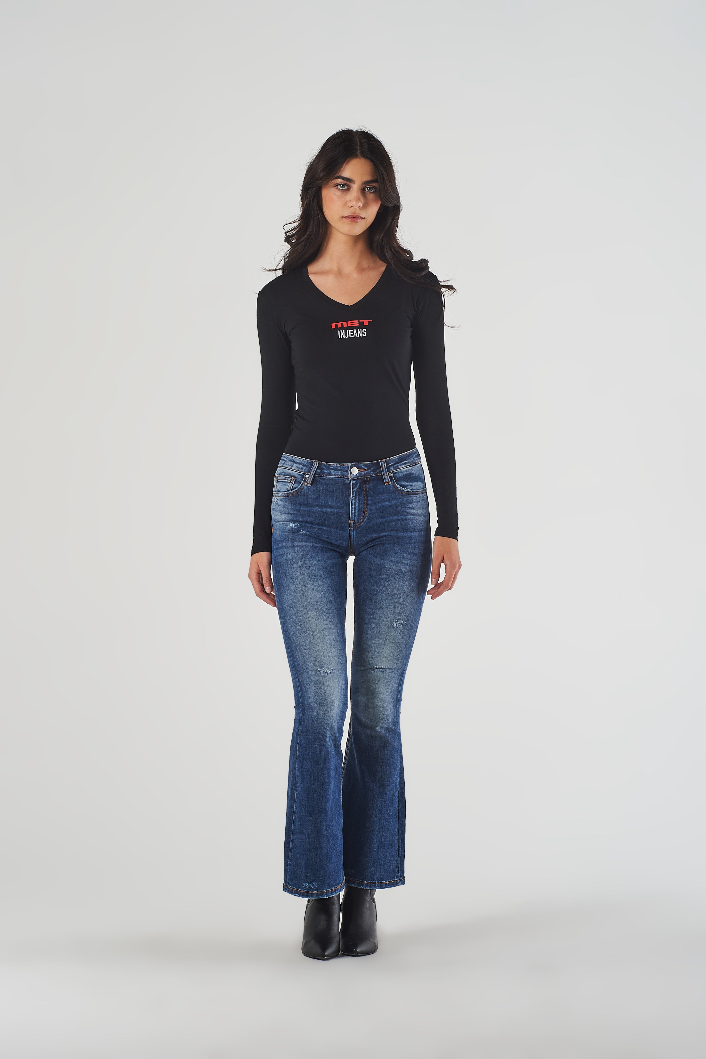 T-shirt MetInJeans con Scollo a V