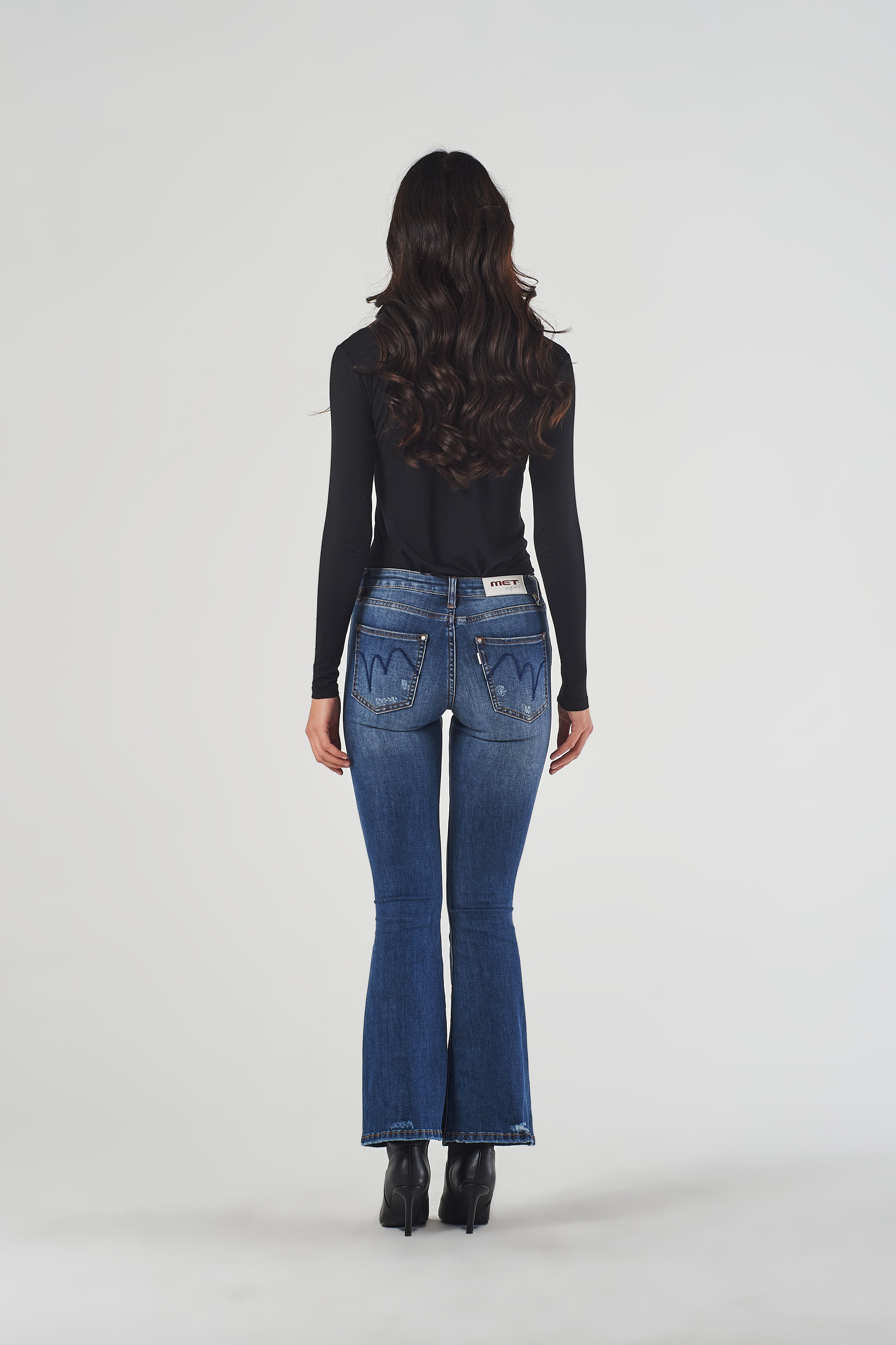 T-shirt MetInJeans con Scollo a V