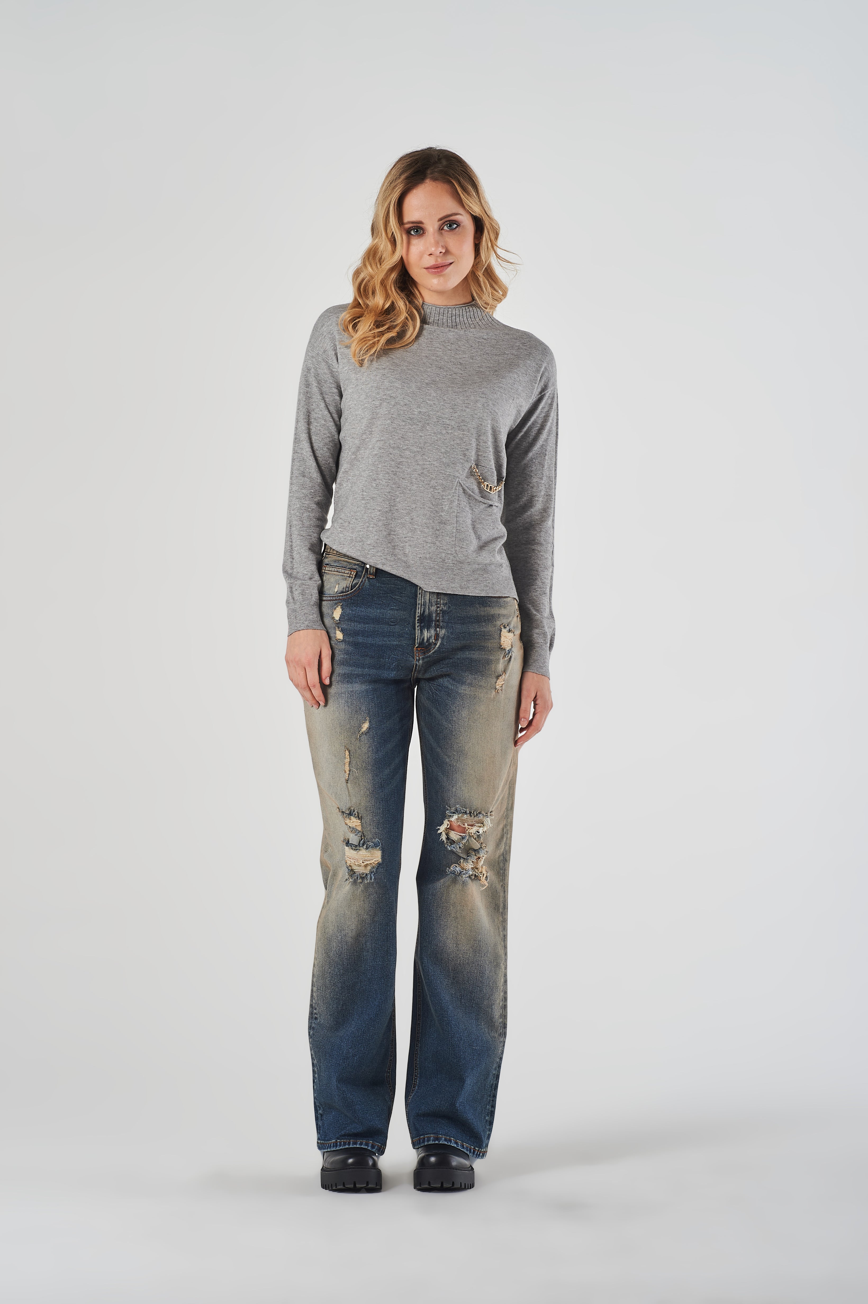 Maglia Girocollo con Catena Decorativa