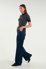 Jeans a zampa blu scuro a vita alta