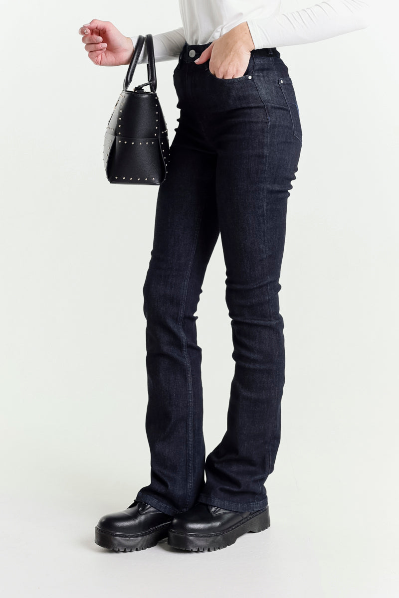 Jeans a Zampa Nero a Vita Regolare