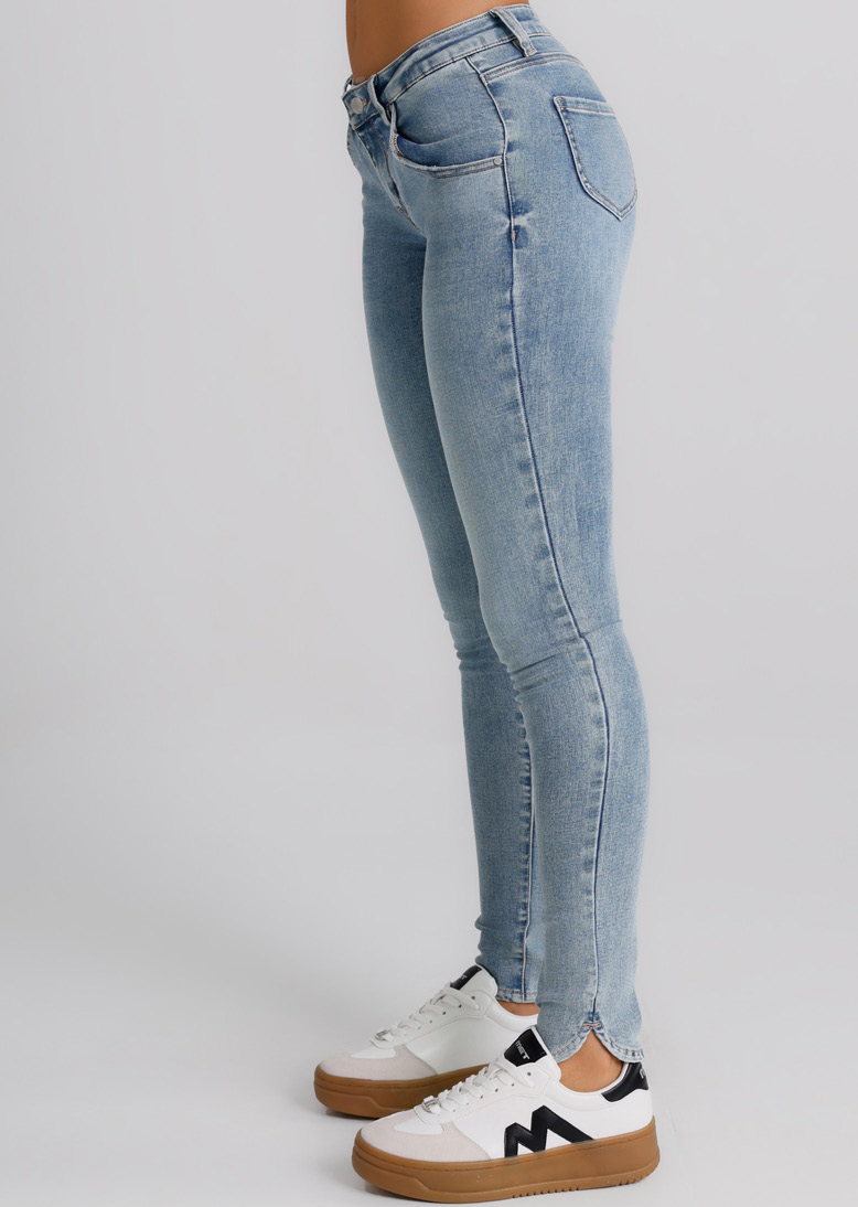 Jeans Donna Straight Slim Fit Denim Chiaro – Vita Media, Linea Essenziale