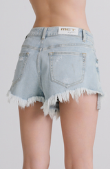 Shorts Donna Denim Chiaro con Strappi e Orlo Sfilacciato – Vita Media, Stile Casual Glam