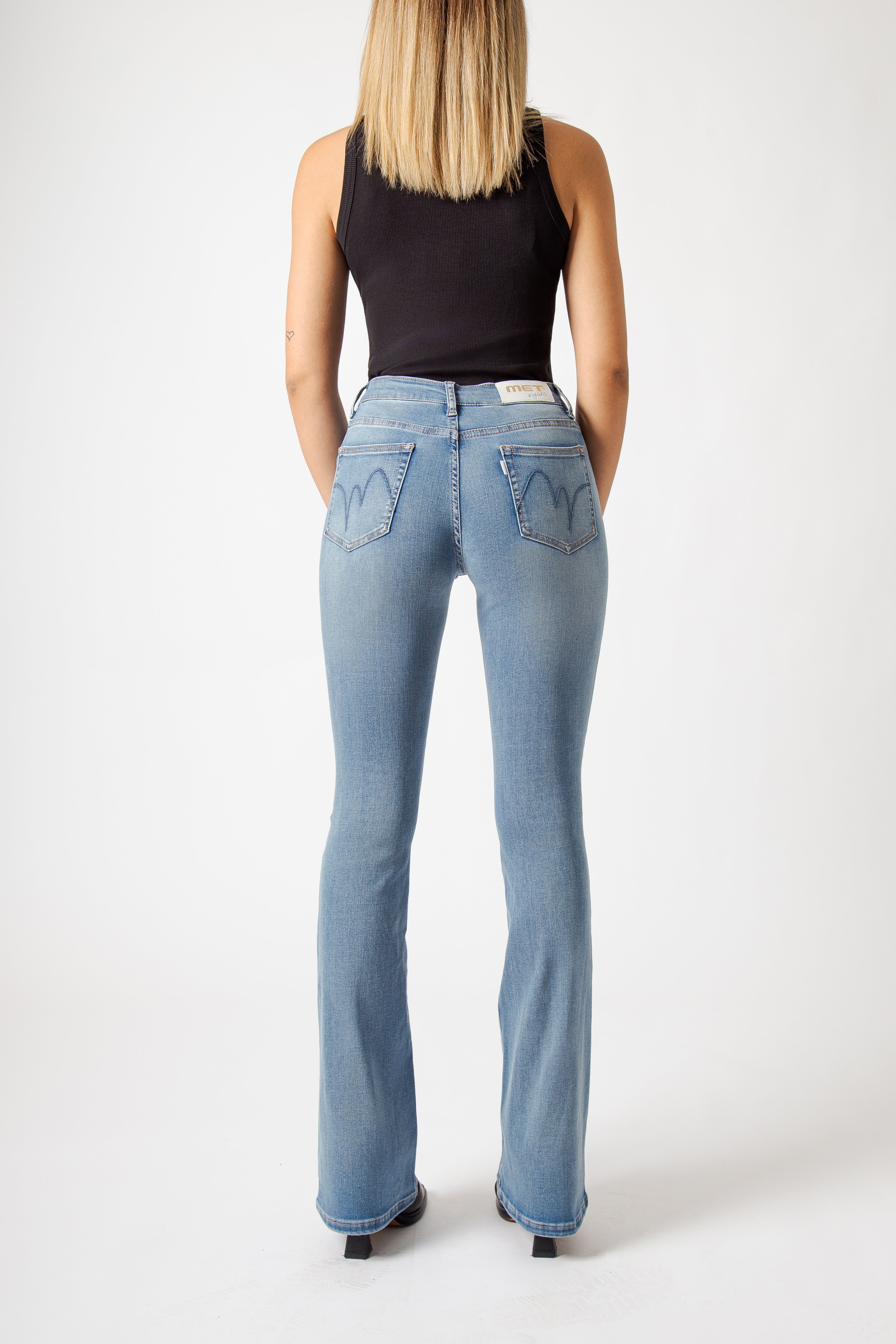 Jeans Donna Bootcut – Denim Chiaro Lavaggio Naturale
