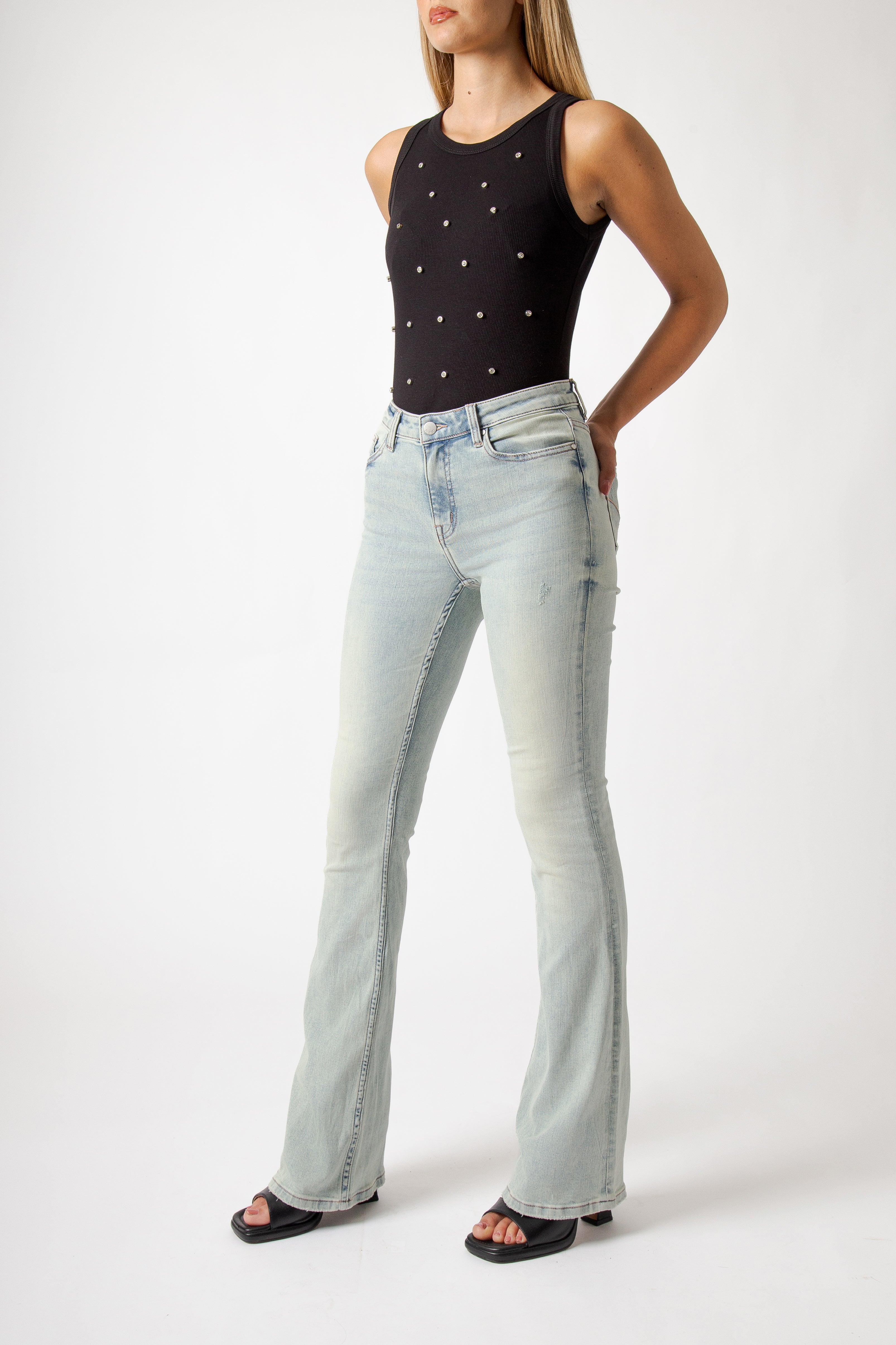 Jeans Donna Flare Fit Denim Chiaro – Vita Media, Gamba Svasata