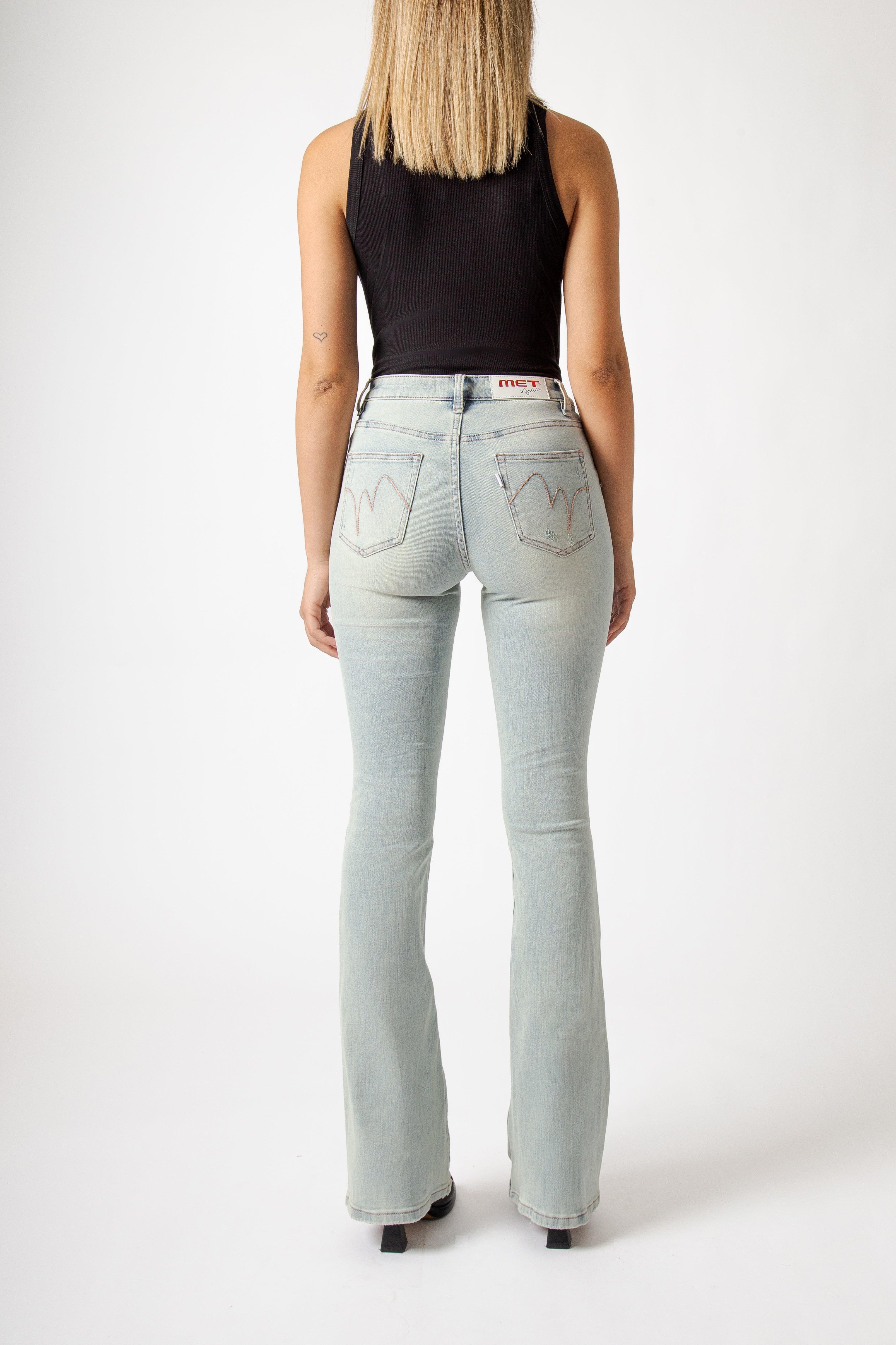Jeans Donna Flare Fit Denim Chiaro – Vita Media, Gamba Svasata