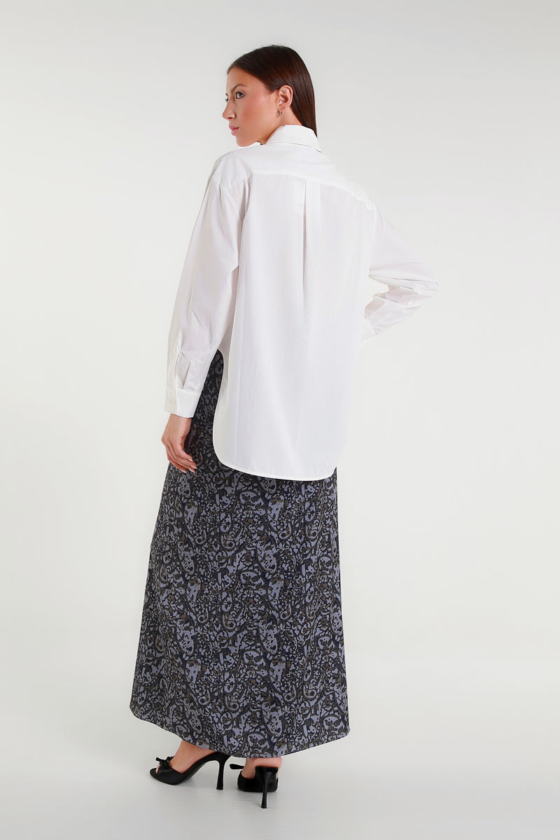Camicia bianca con applicazioni gioiello