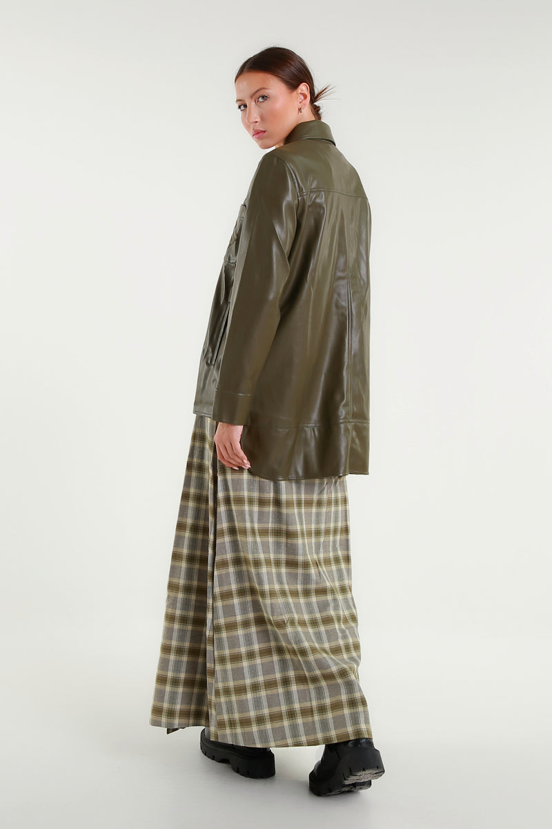 Giacca in ecopelle verde militare con bottoni