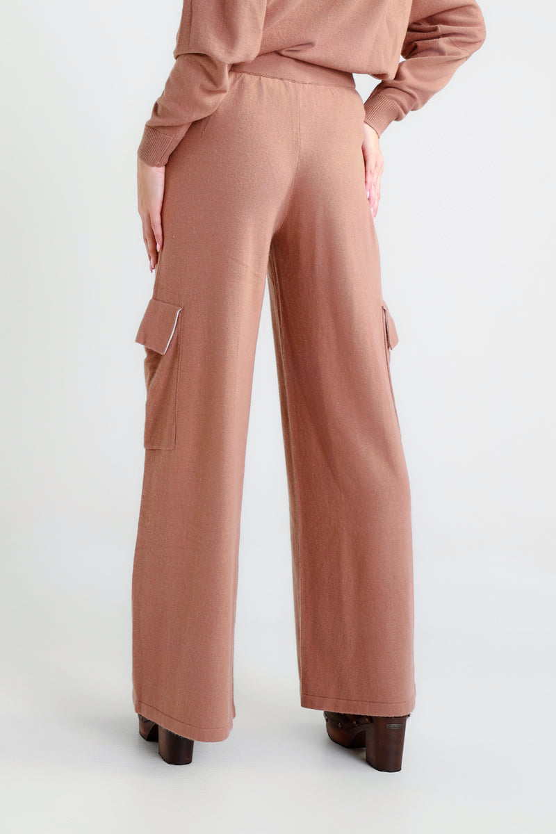 Pantaloni color terra con tasca cargo