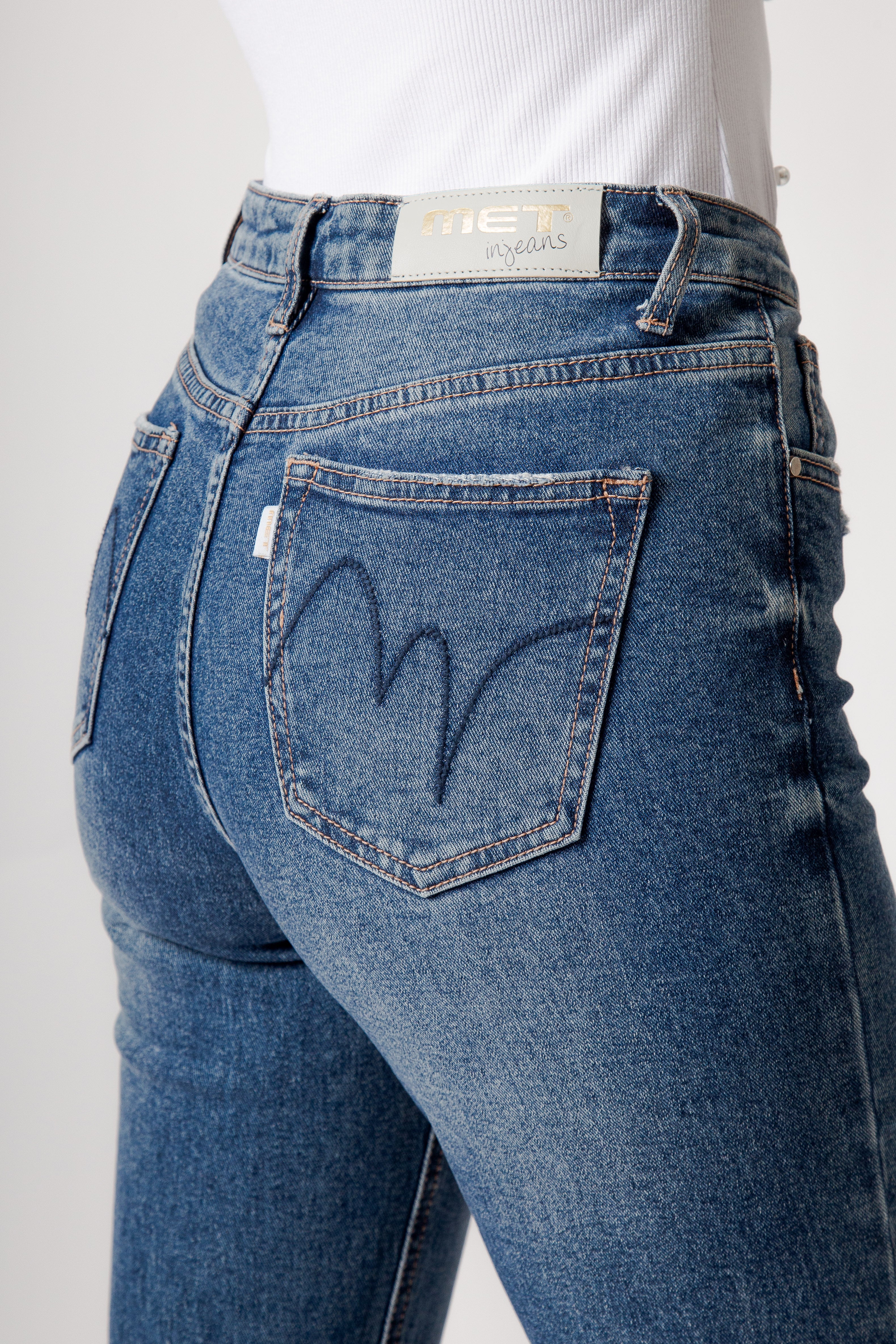 Jeans Donna Straight Fit con Strappi – Denim Blu Lavaggio Medio