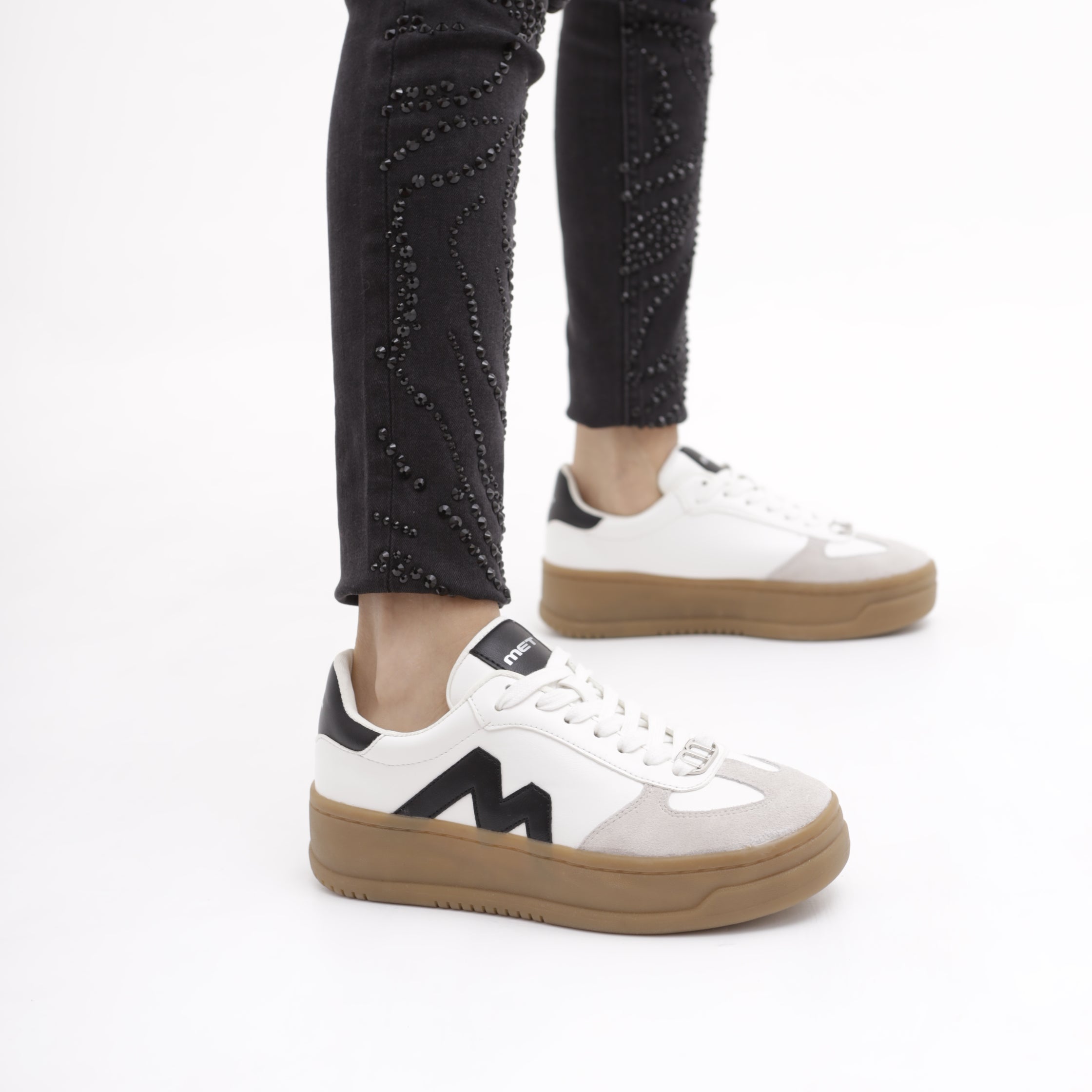 M10 403 SHOES