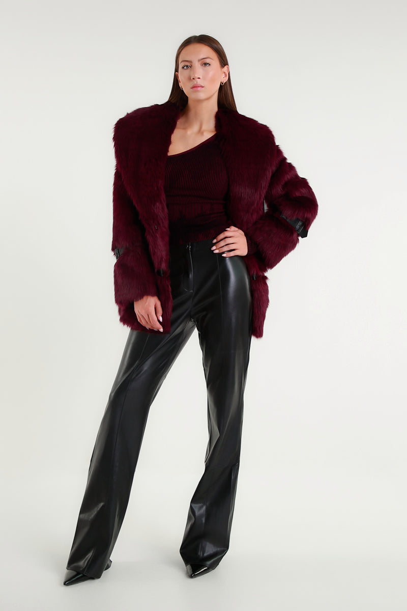Giacca lunga in ecopelliccia color bordeaux