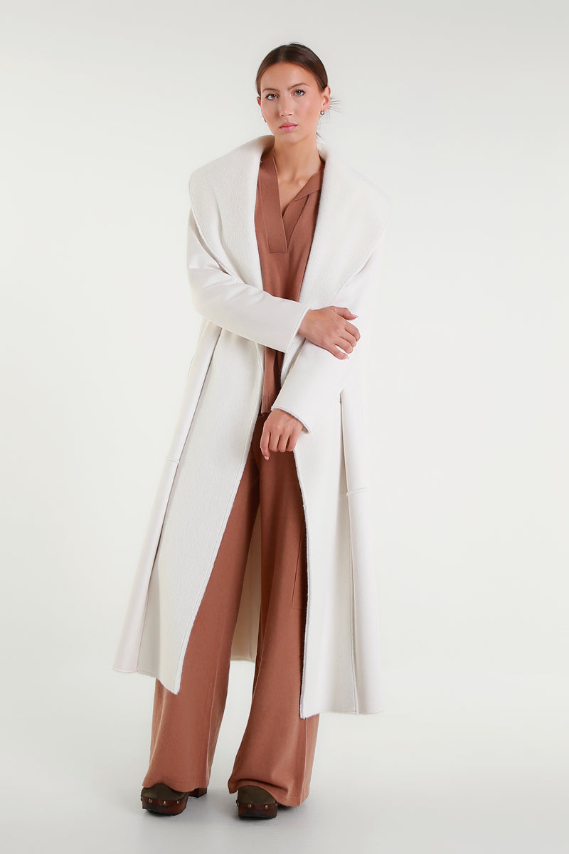 Cappotto lungo bianco con maxi collo sciallato