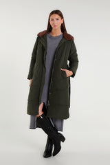 Long green down jacket with belt and fur cape