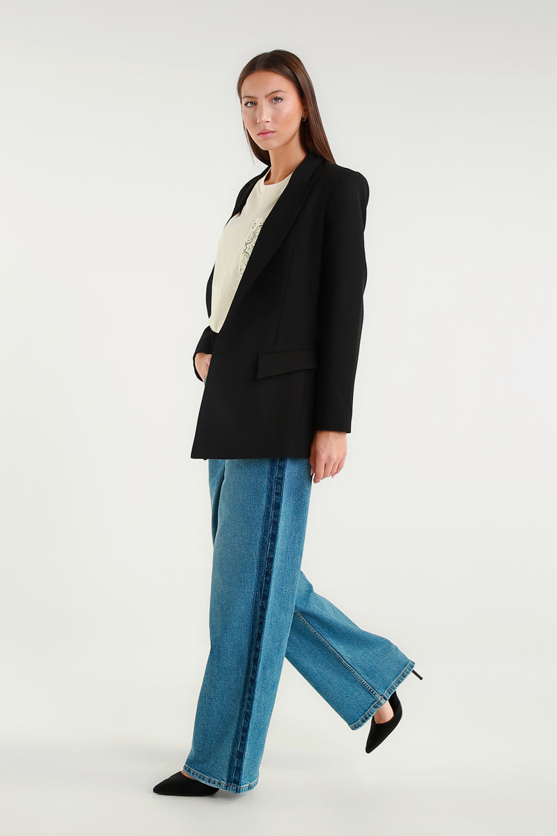 Giacca nera elegante con taglio sartoriale