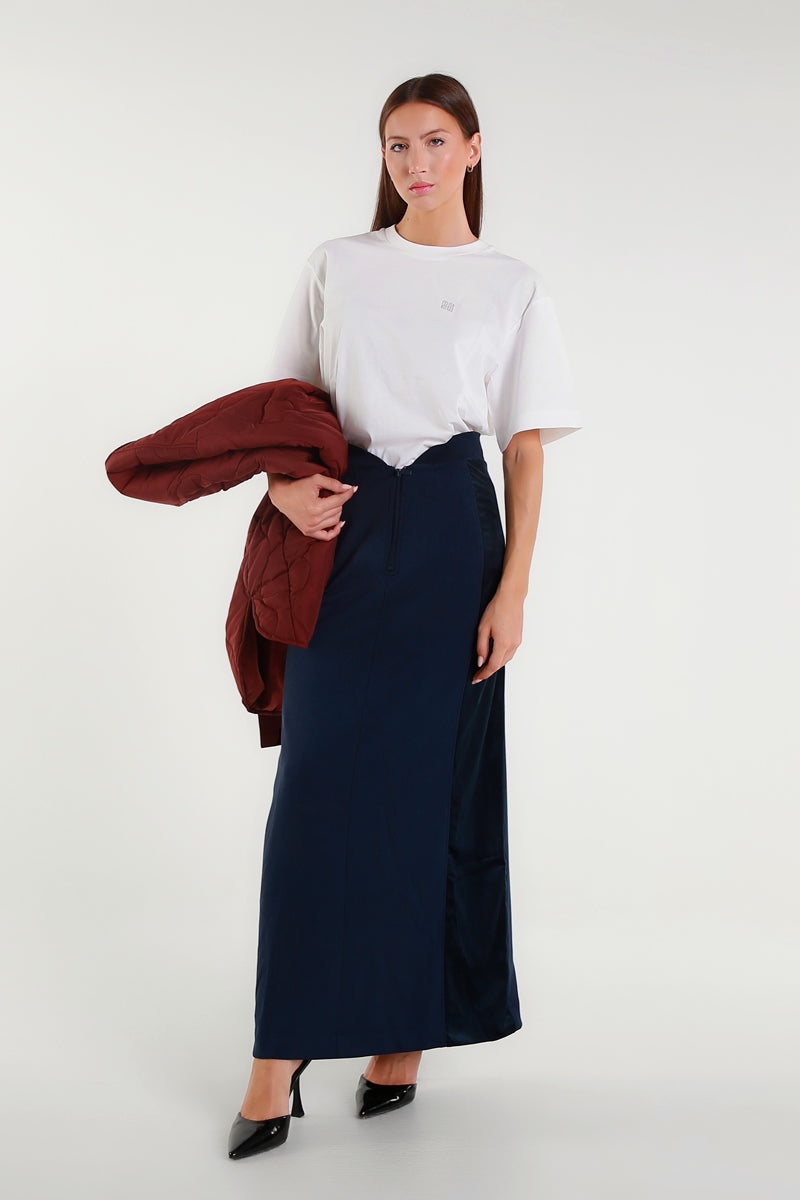 T-shirt bianca basic con logo minimal