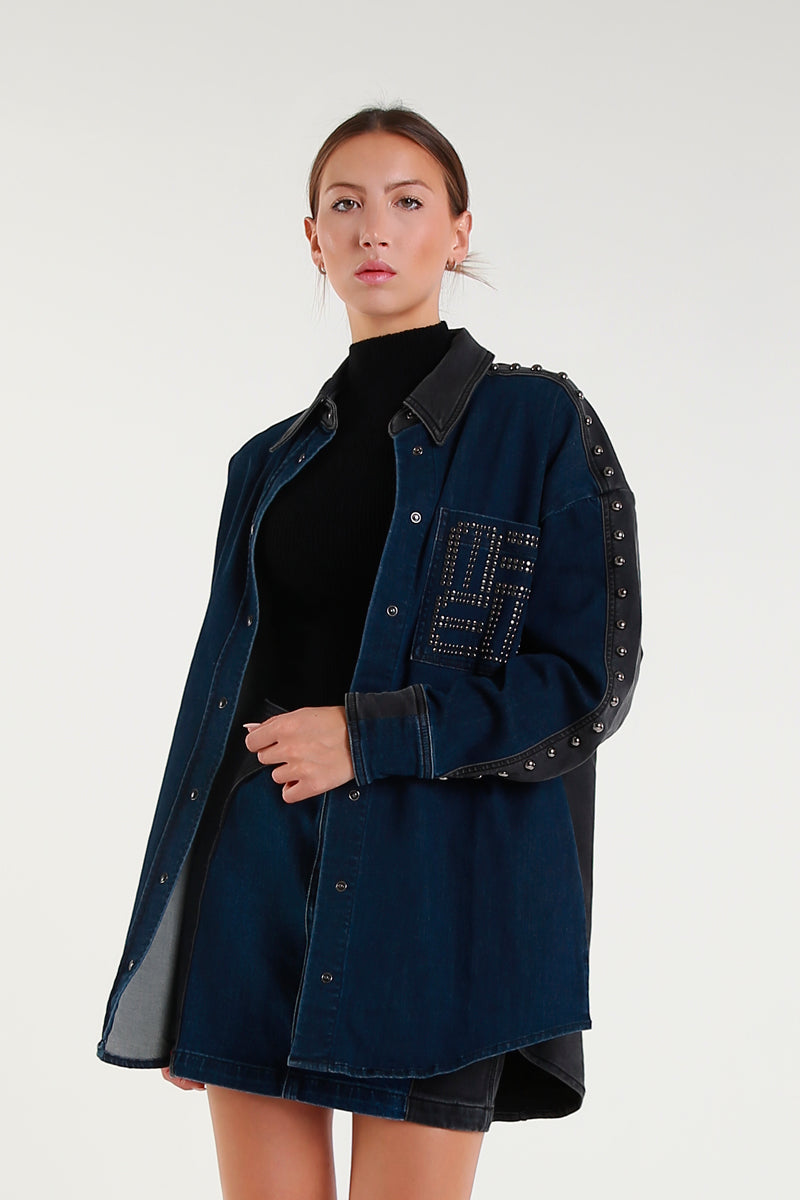 Camicia di jeans oversize con borchie