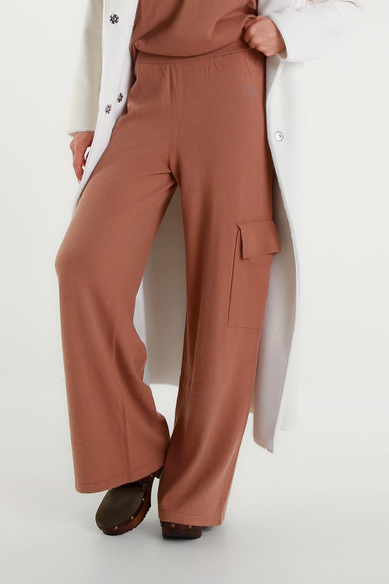 Pantaloni color terra con tasca cargo