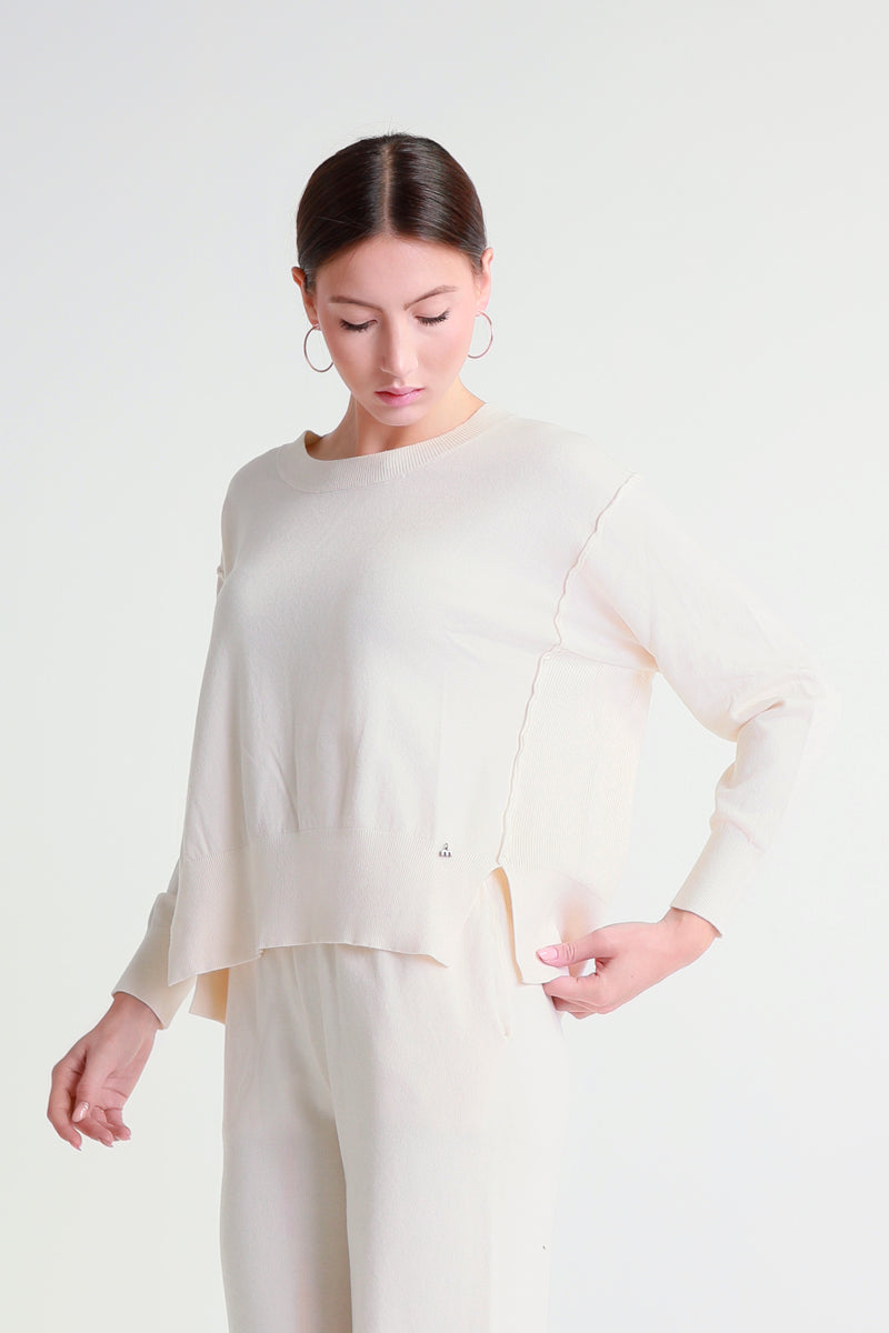 Maglia girocollo con maniche scese